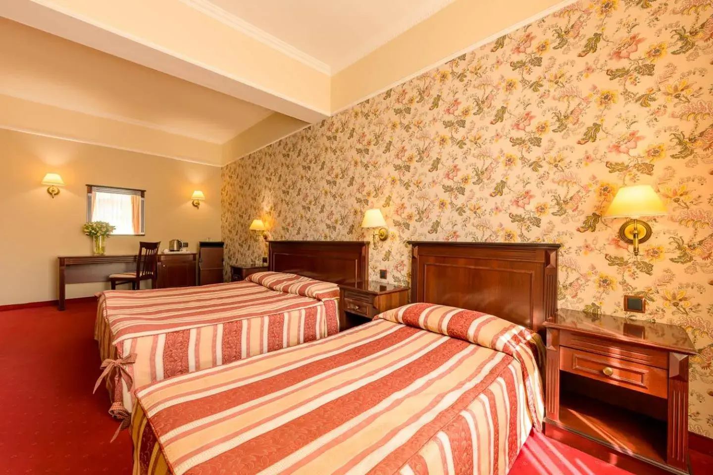 One-Bedroom Suite (2 Adults + 1 Child) in Boutique Splendid Hotel One-Bedroom Suite (2 Adults + 1 Child) in Boutique Splendid Hotel