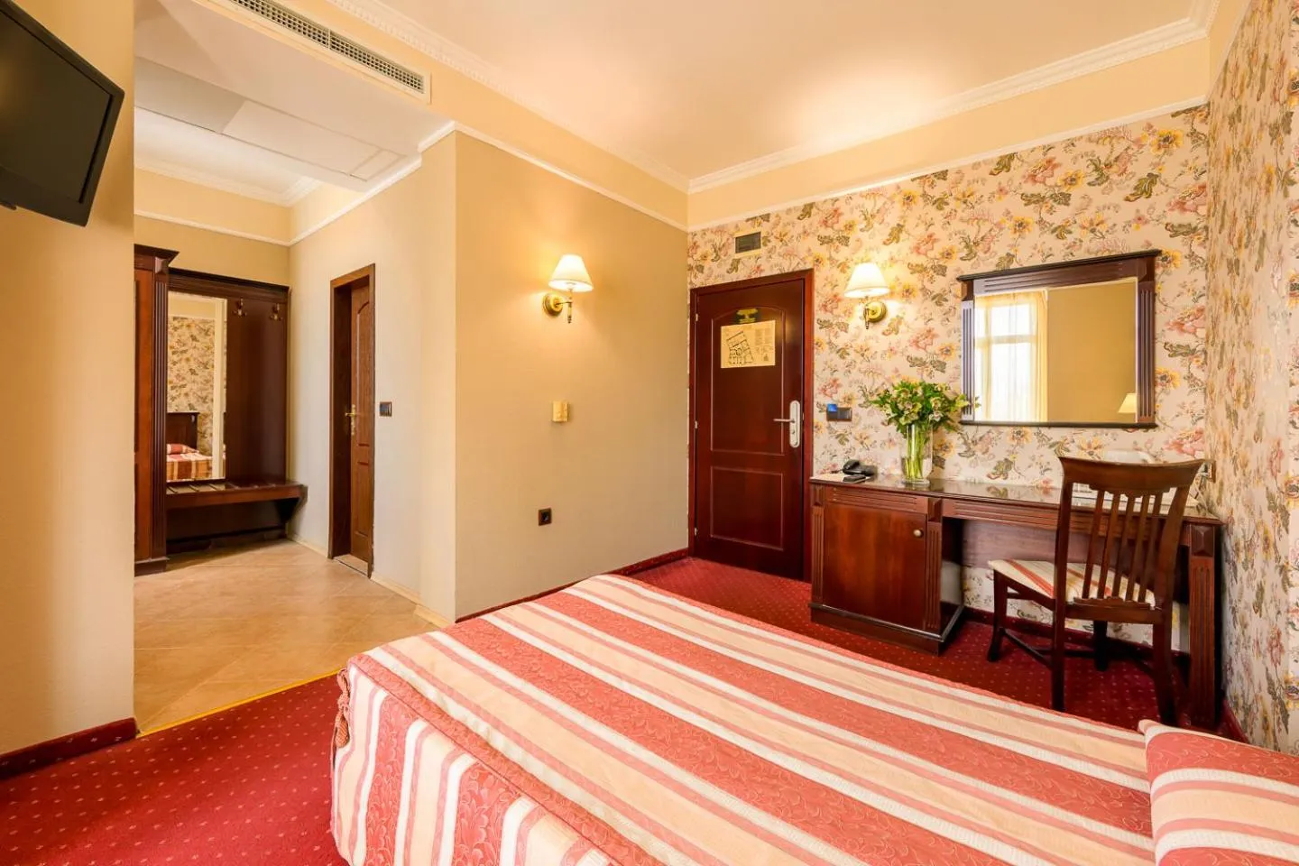 Bed in Boutique Splendid Hotel