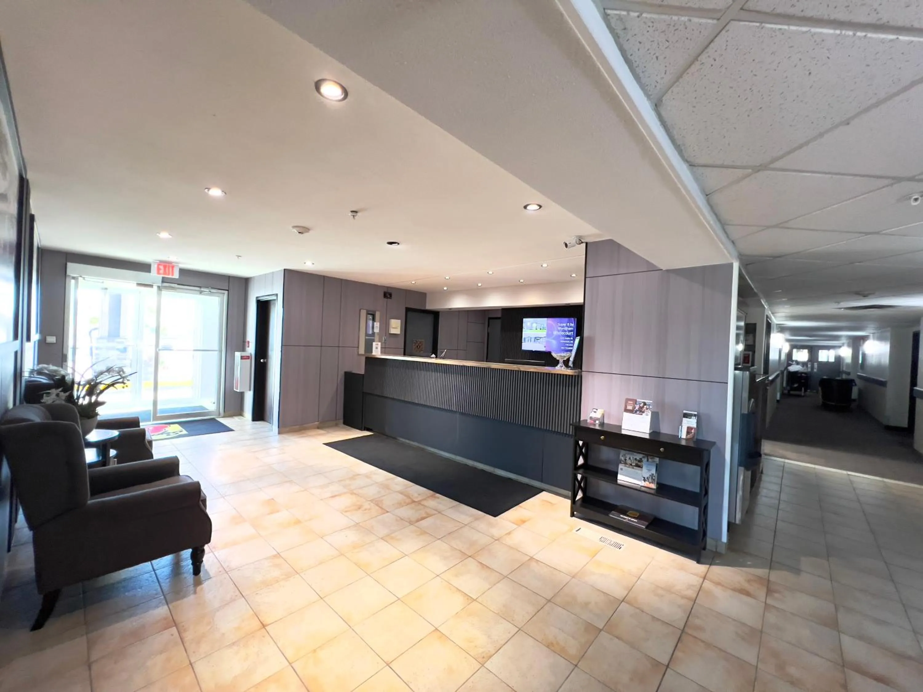 Lobby or reception in Super 8 by Wyndham Whitecourt
