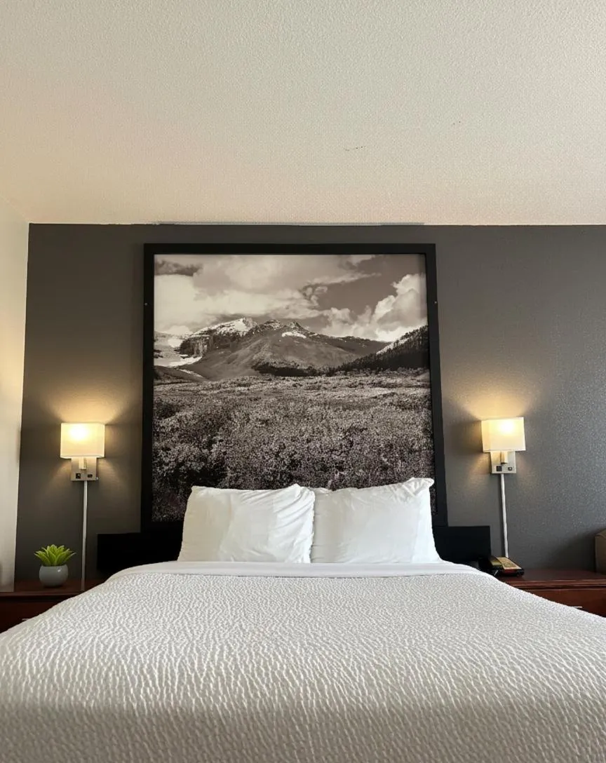 Bedroom, Bed in Super 8 by Wyndham Whitecourt