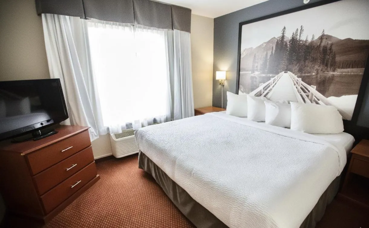 Bedroom, Bed in Super 8 by Wyndham Whitecourt