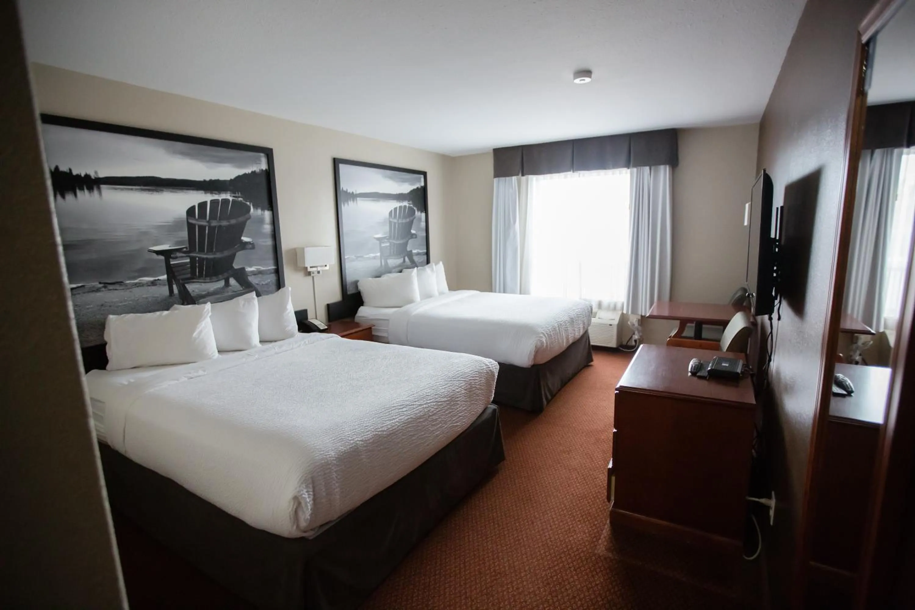 Photo of the whole room, Bed in Super 8 by Wyndham Whitecourt