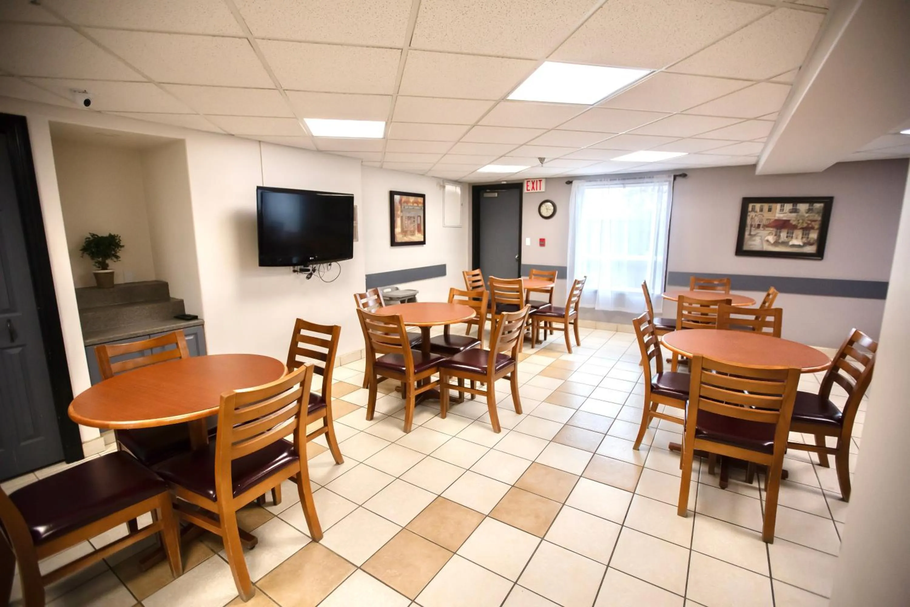 Breakfast in Super 8 by Wyndham Whitecourt