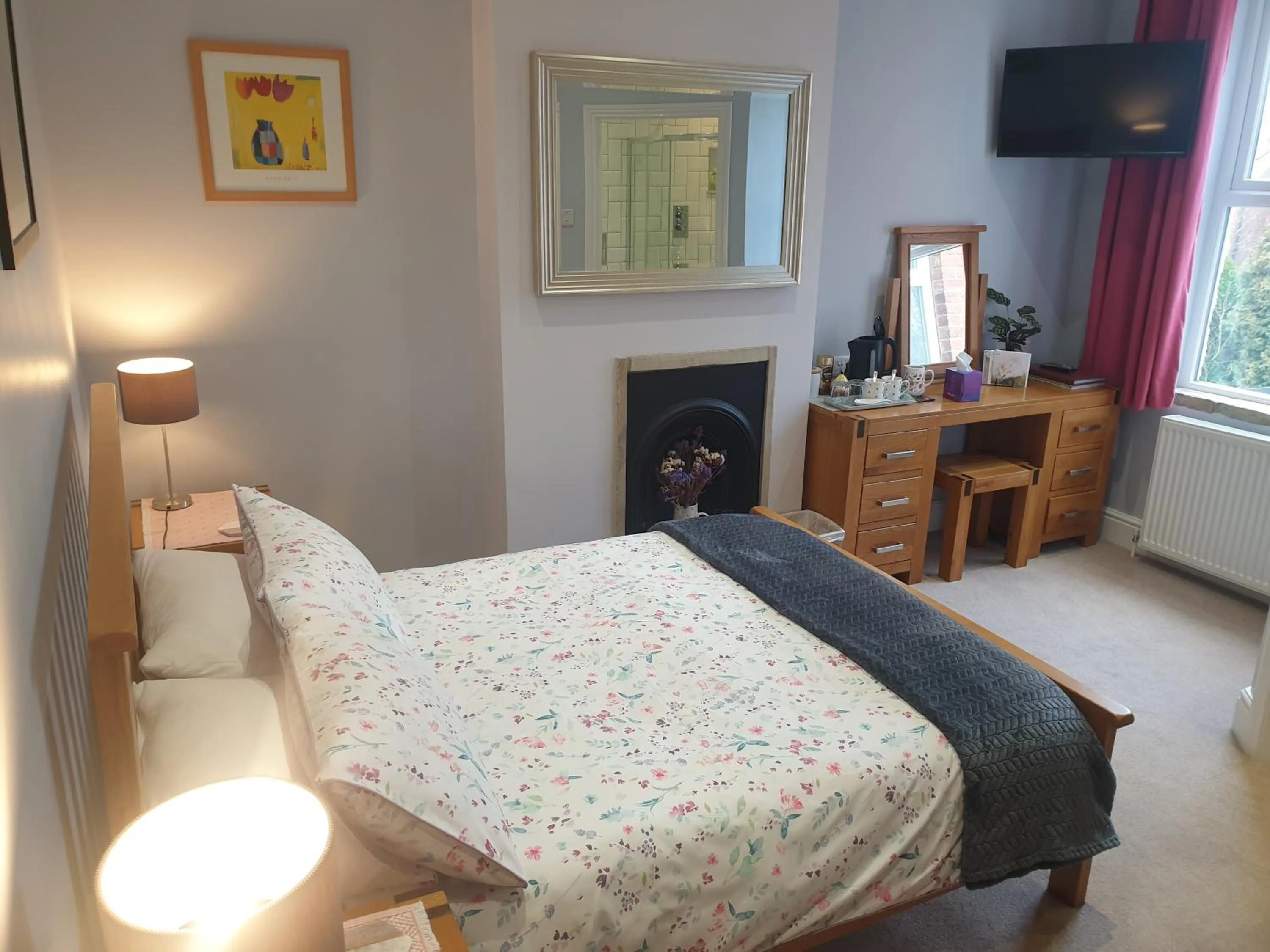 Bedroom, Bed in Lyndene