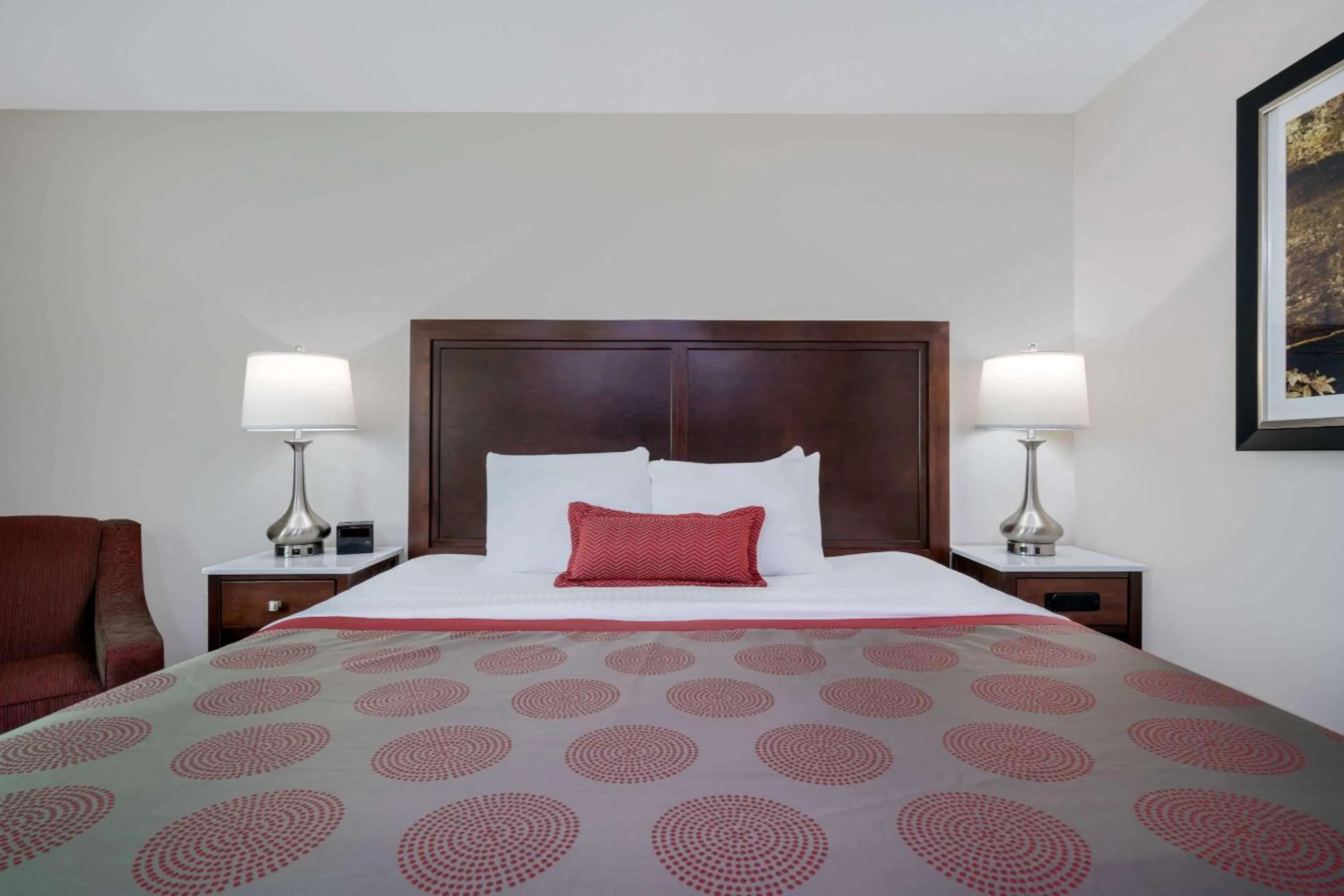 Photo of the whole room, Bed in Ramada by Wyndham Minneapolis Golden Valley