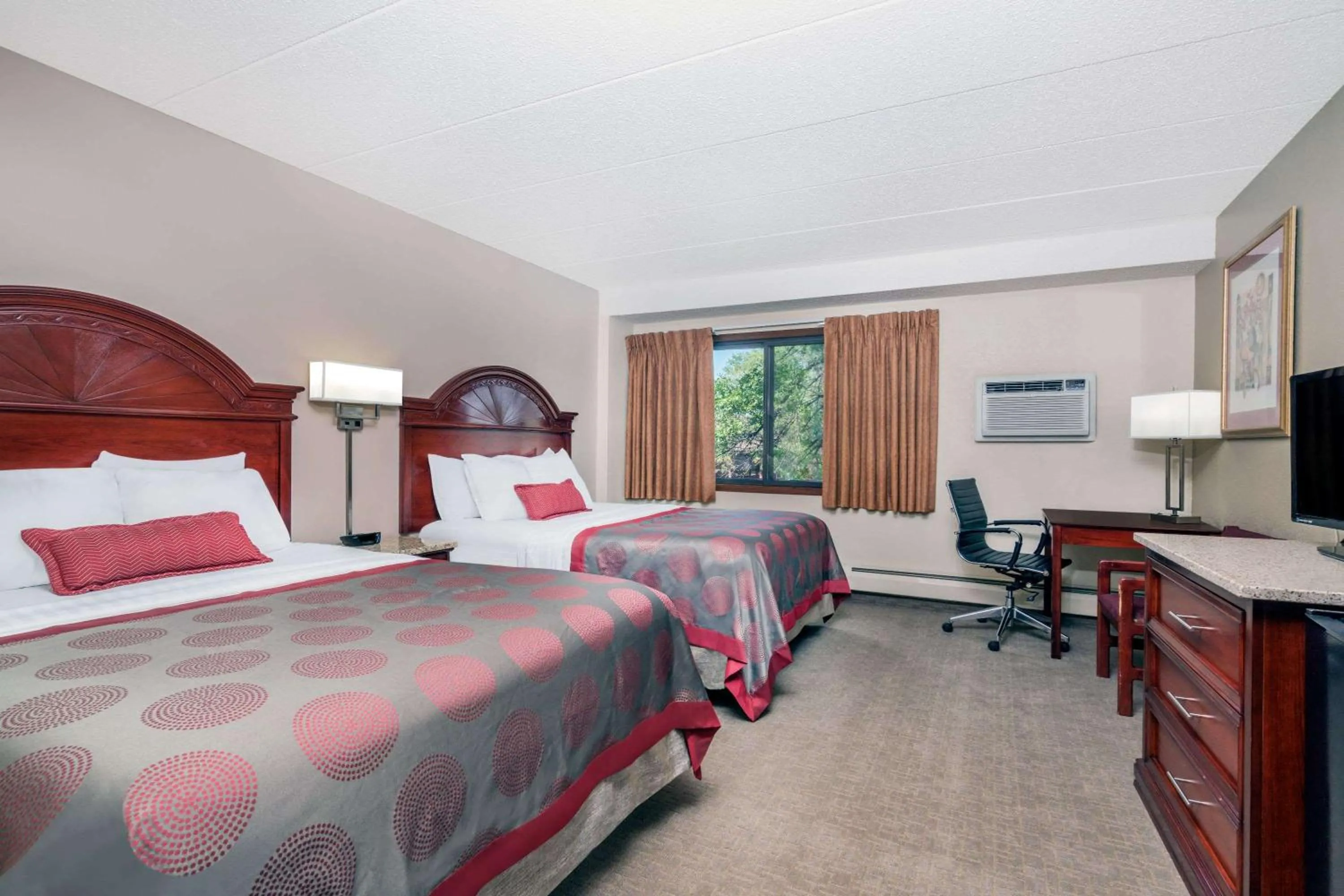 Photo of the whole room, Bed in Ramada by Wyndham Minneapolis Golden Valley