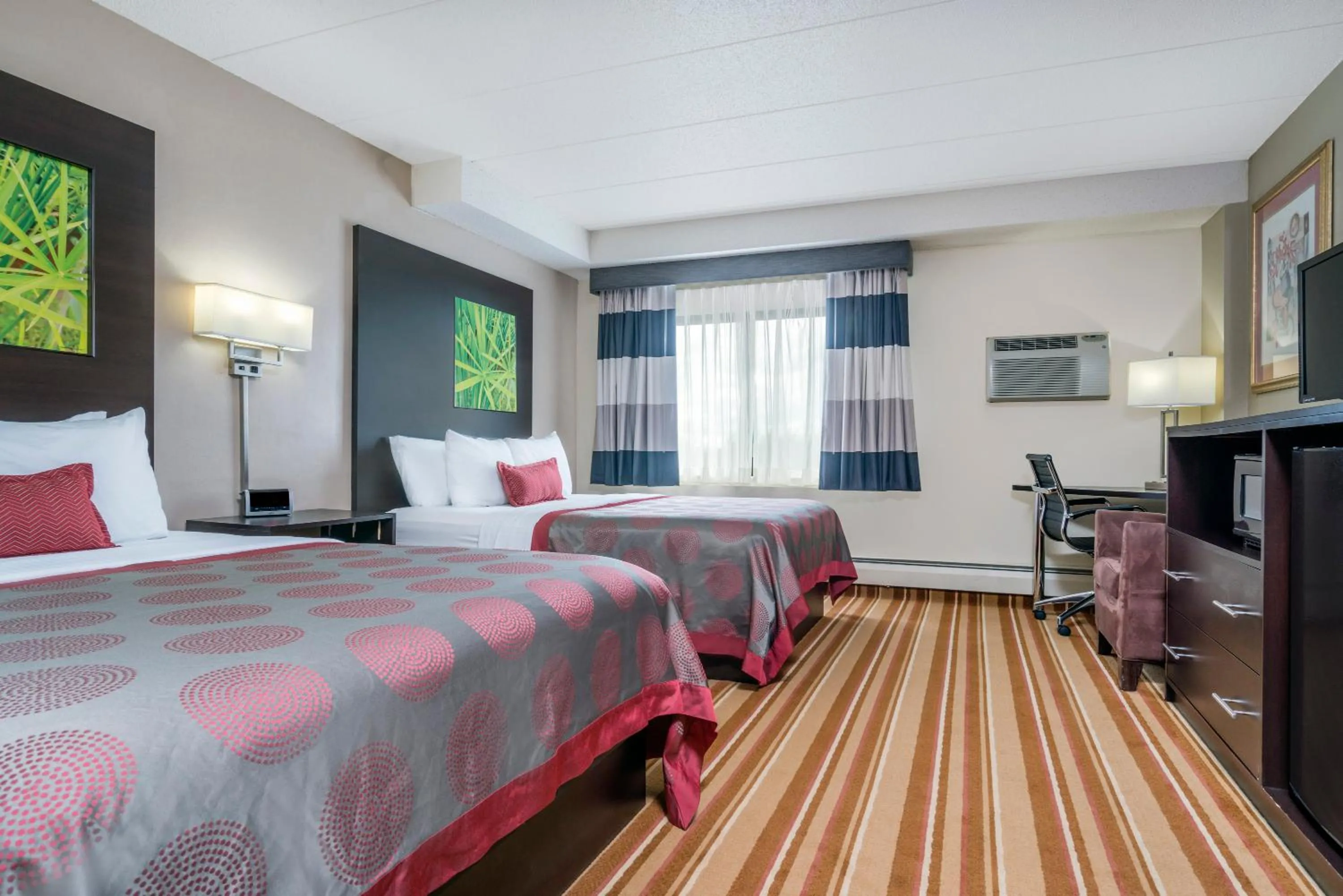 Photo of the whole room, Bed in Ramada by Wyndham Minneapolis Golden Valley