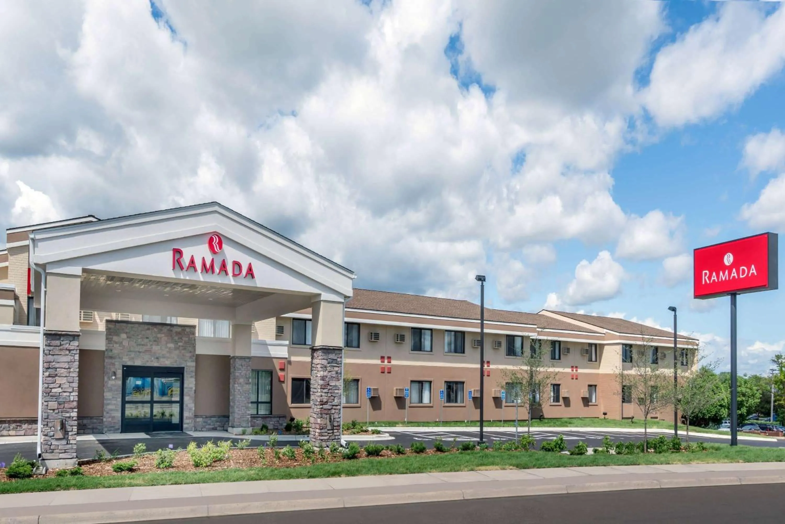 Property building in Ramada by Wyndham Minneapolis Golden Valley