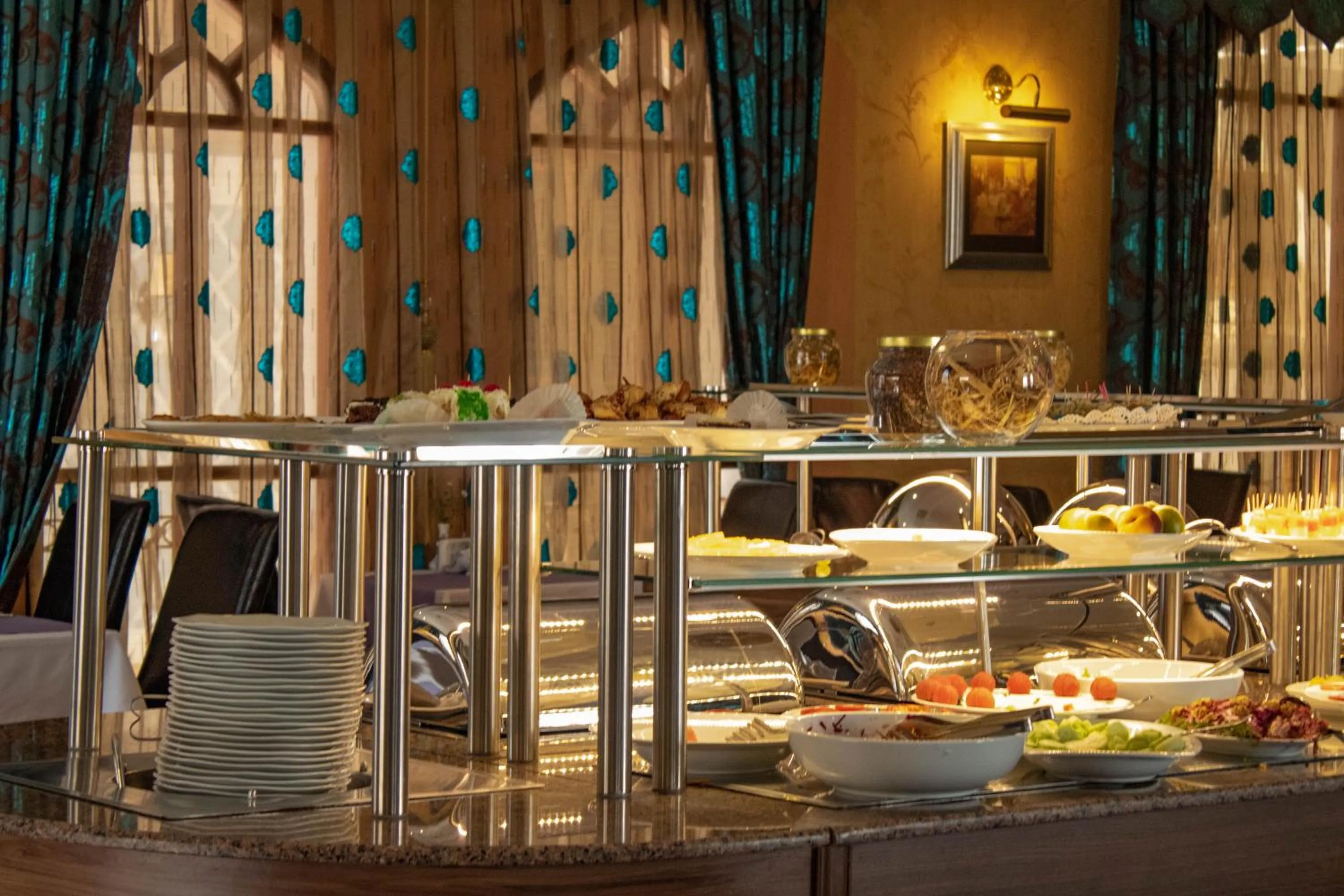 Restaurant/places to eat in Grand Hotel Europe