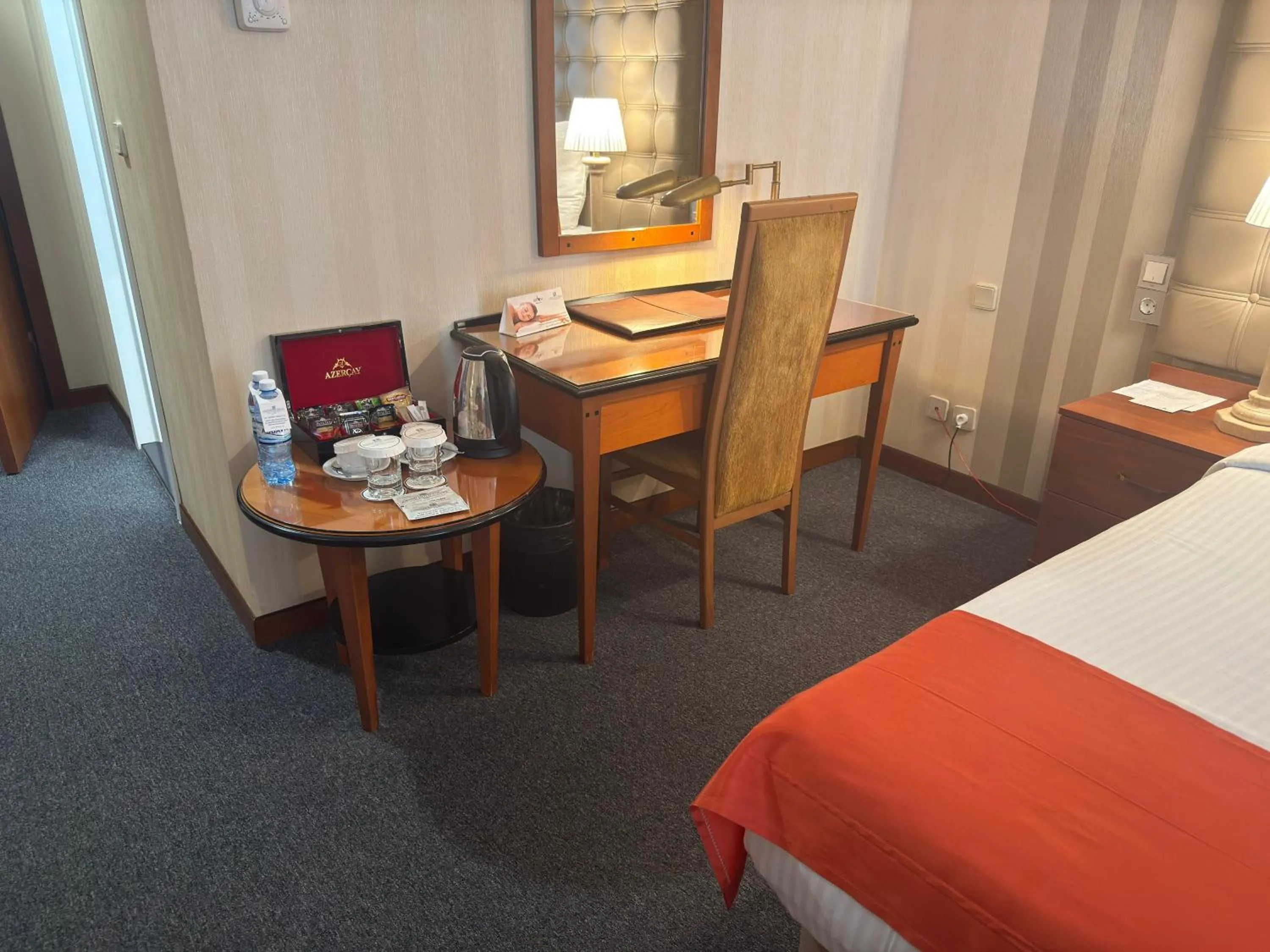 Coffee/tea facilities, Bed in Grand Hotel Europe