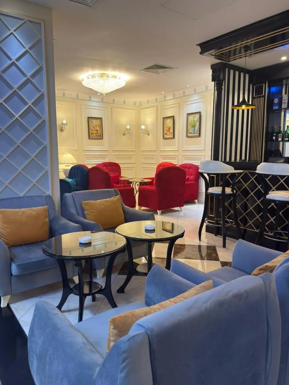 Restaurant/places to eat in Grand Hotel Europe