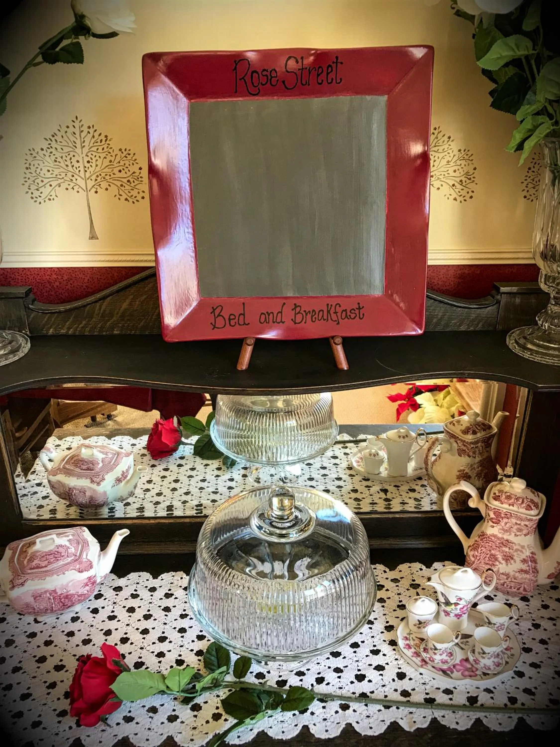 Restaurant/places to eat in Rose Street Bed & Breakfast