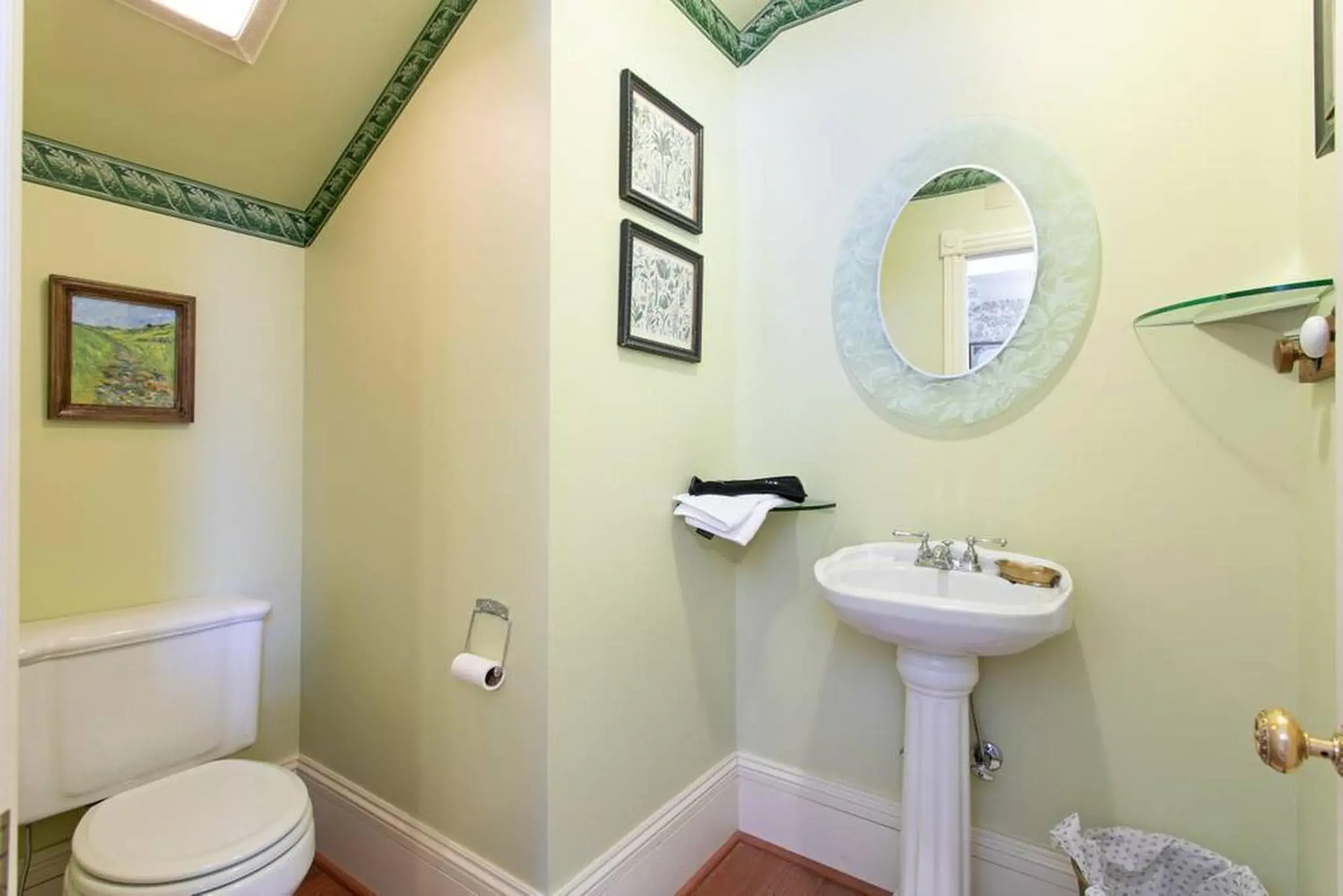 Queen Suite with Spa Bath in Rose Street Bed & Breakfast Queen Suite with Spa Bath in Rose Street Bed & Breakfast