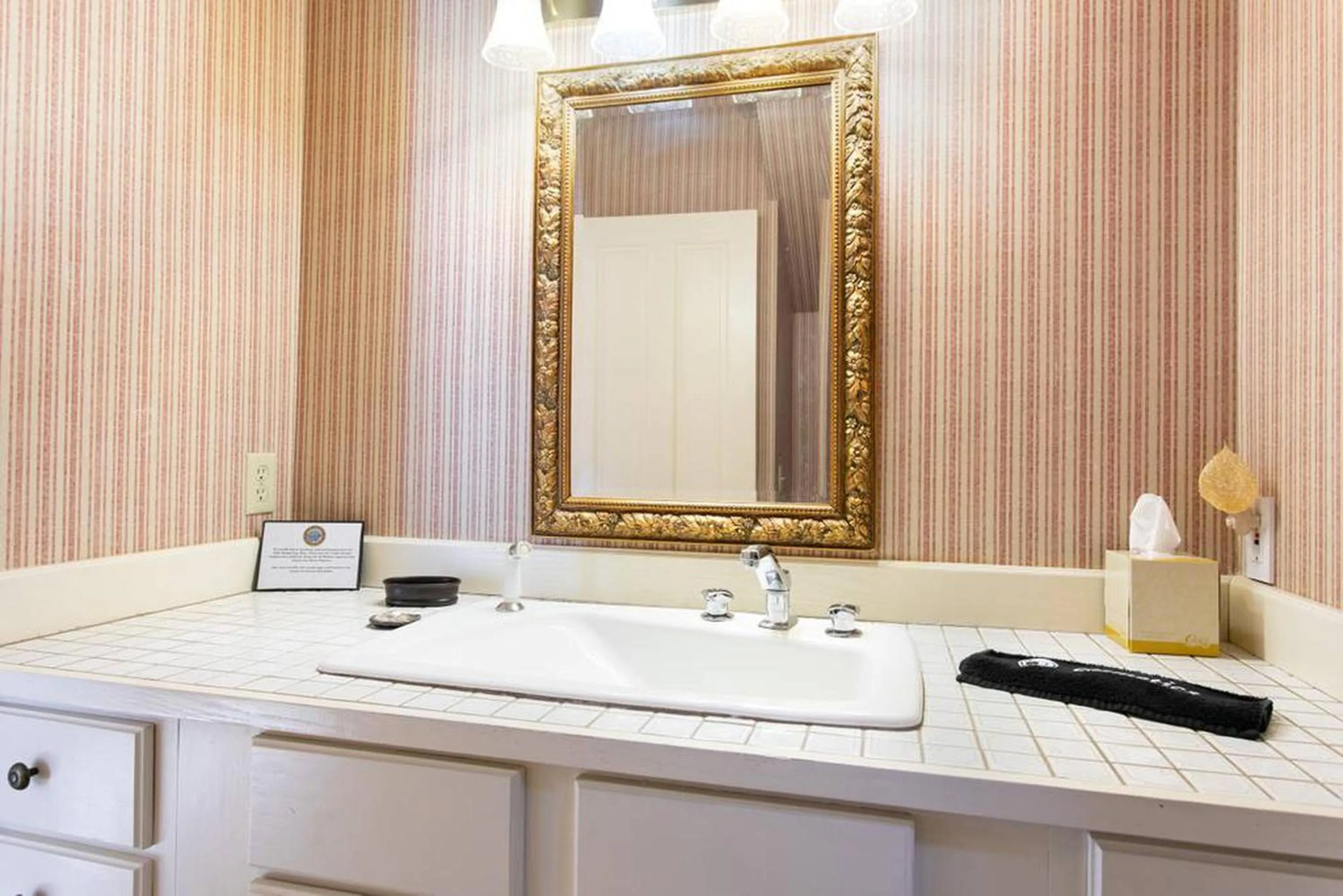 Bathroom in Rose Street Bed & Breakfast