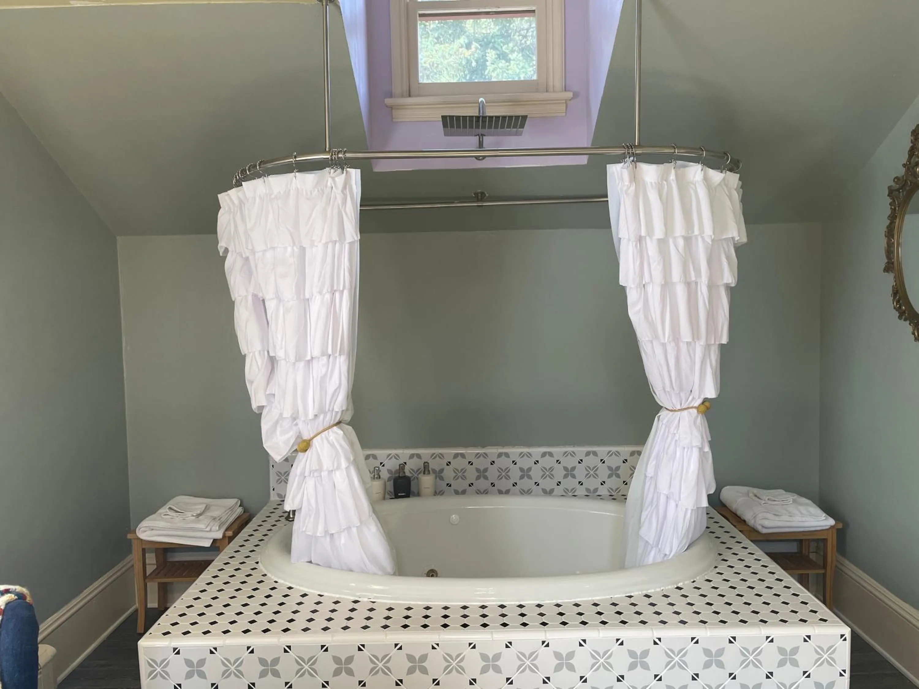 Bath in Rose Street Bed & Breakfast