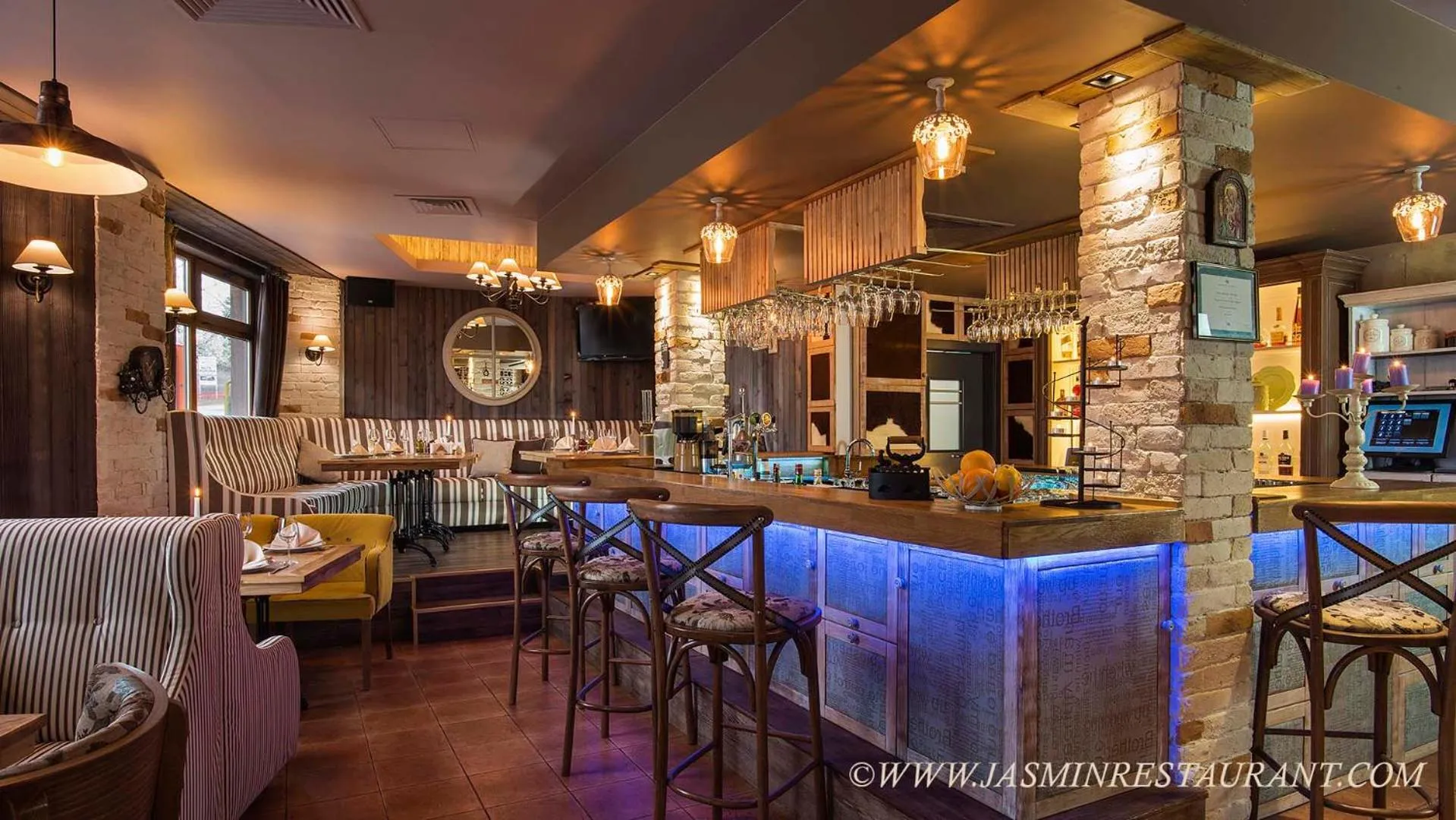 Text overlay in Jasmin Hotel