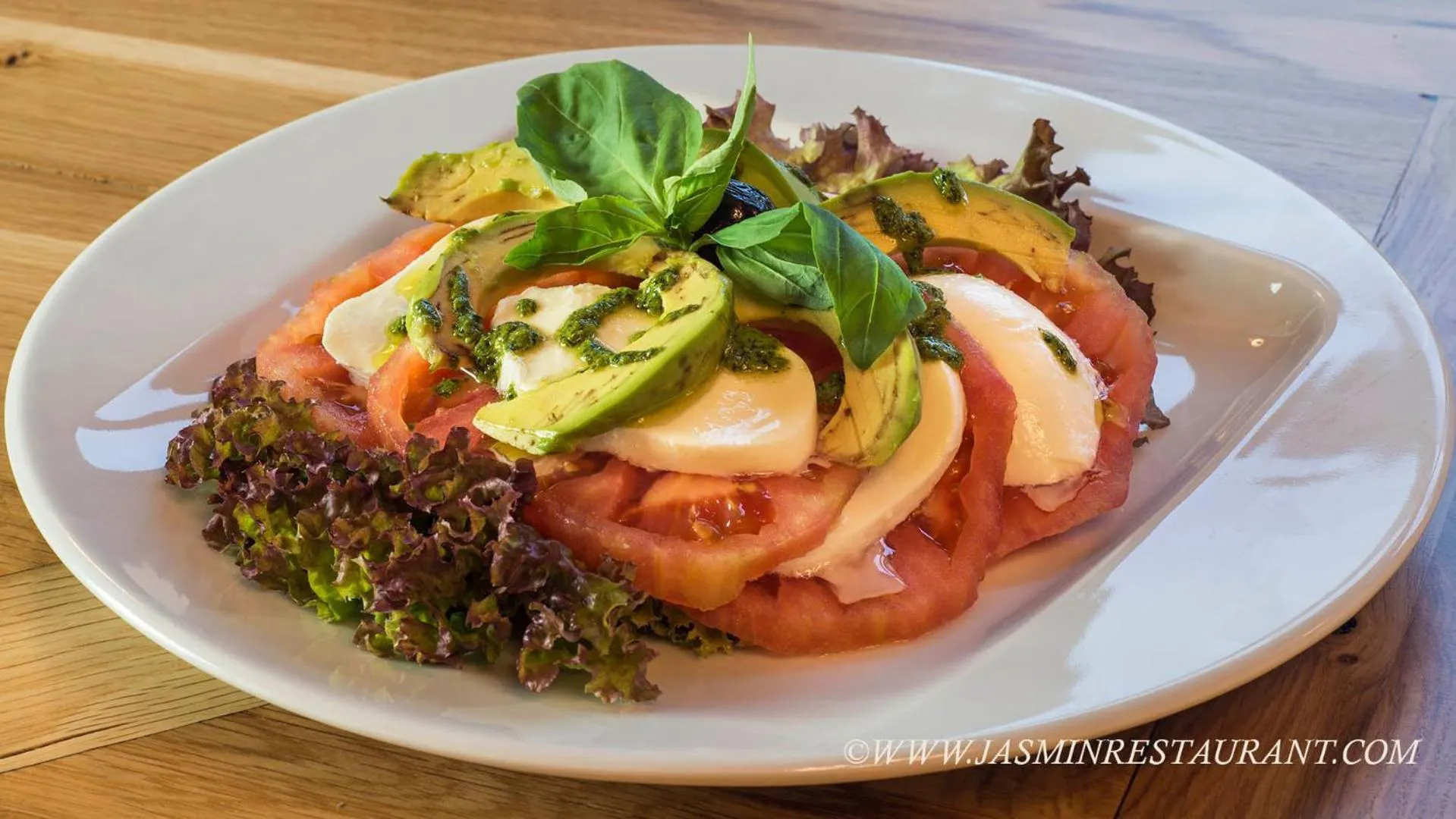 Text overlay in Jasmin Hotel