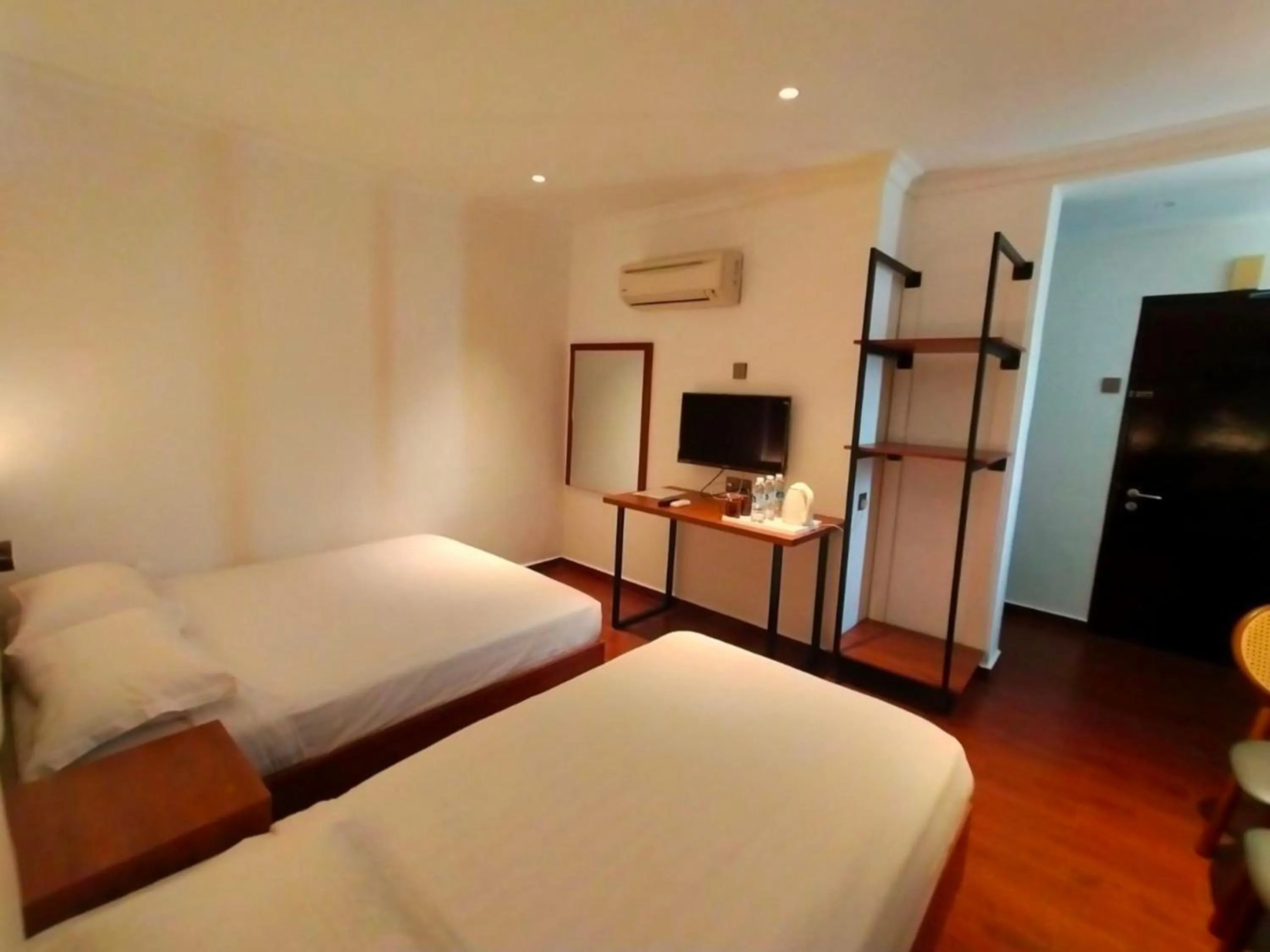 Bedroom, Bed in Hotel O GHC Near Penang Street Art Formerly Queen City Hotel