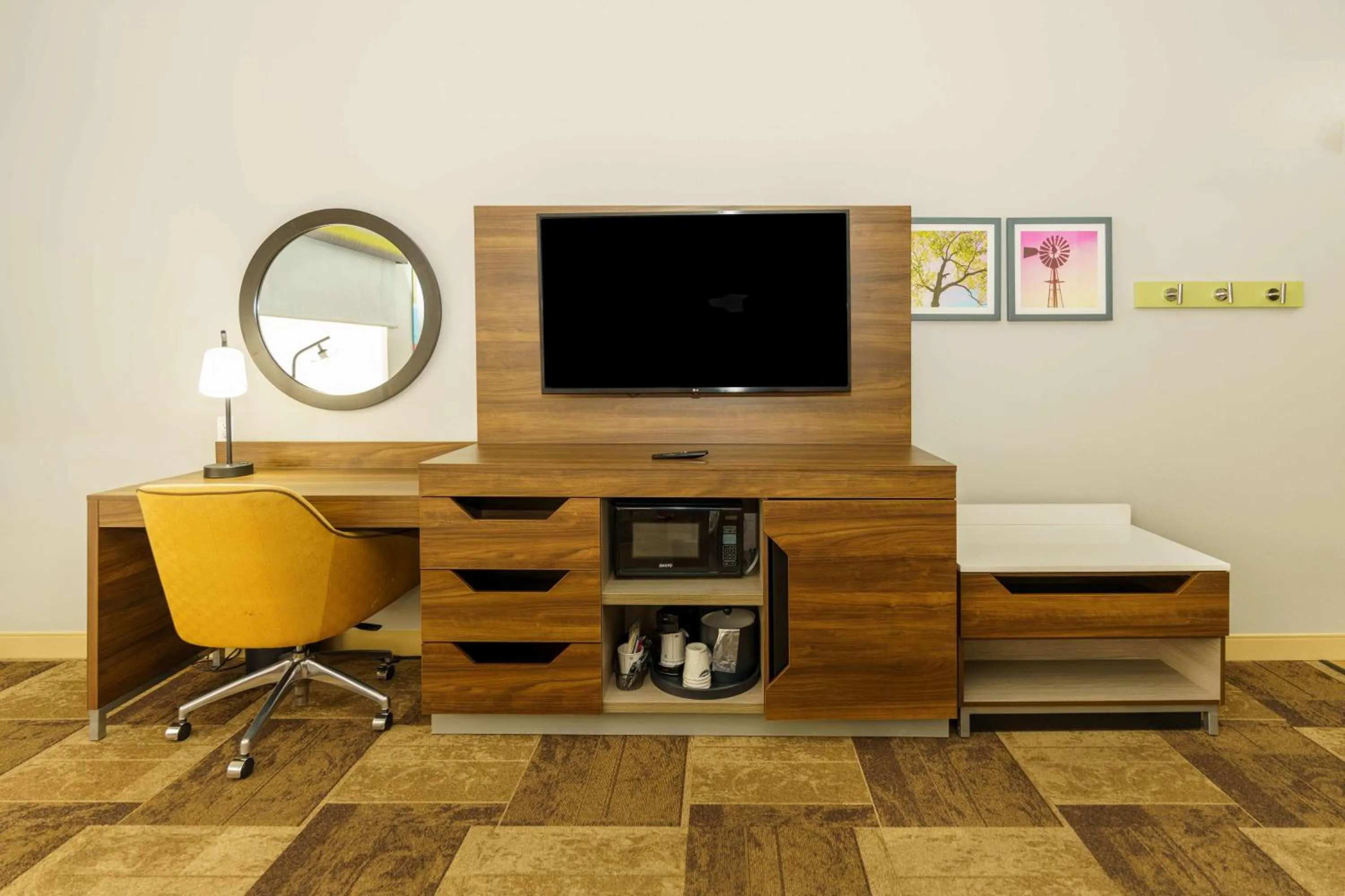 Bedroom in Hampton Inn Garden City