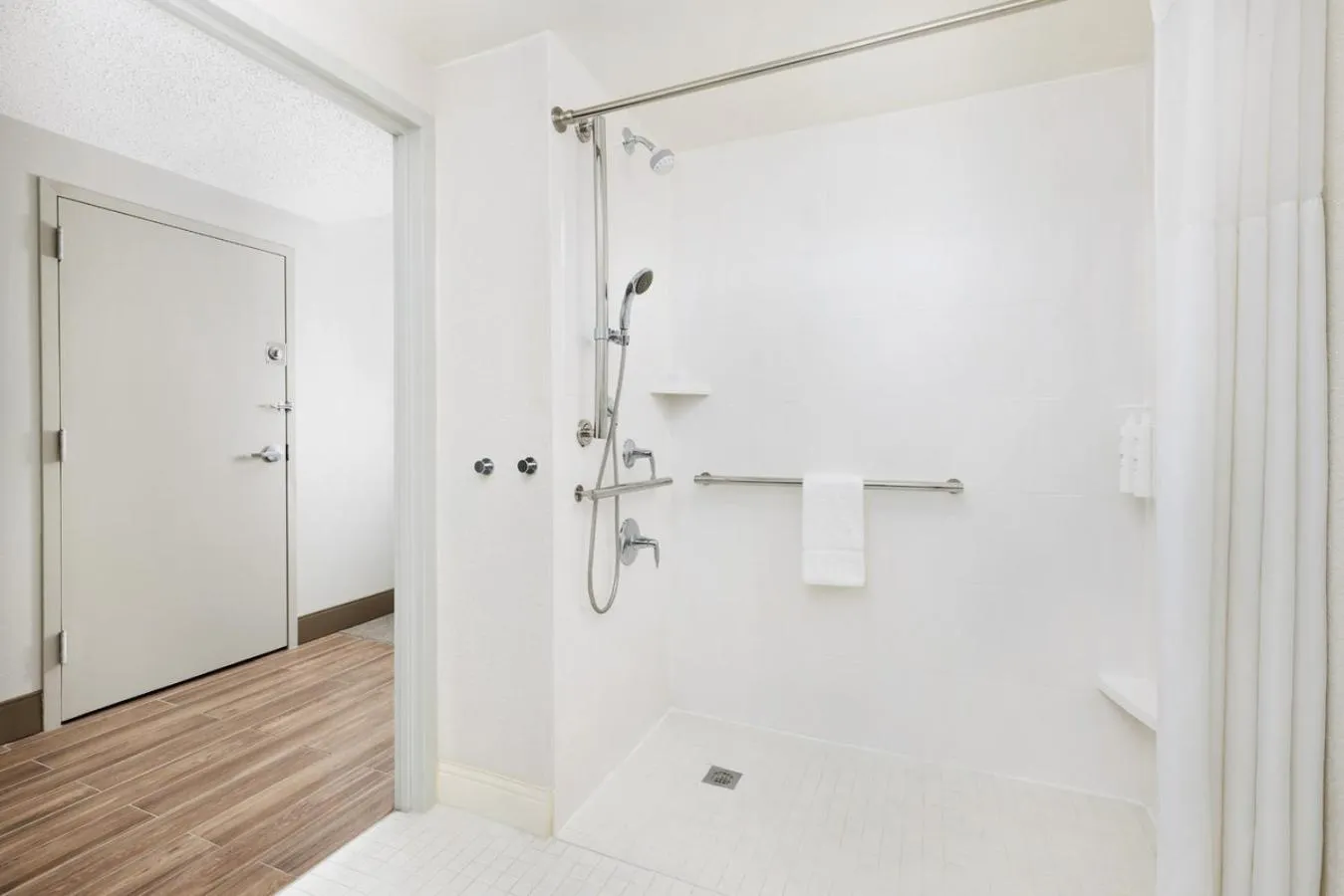 Shower in Hampton Inn Long Island/Islandia