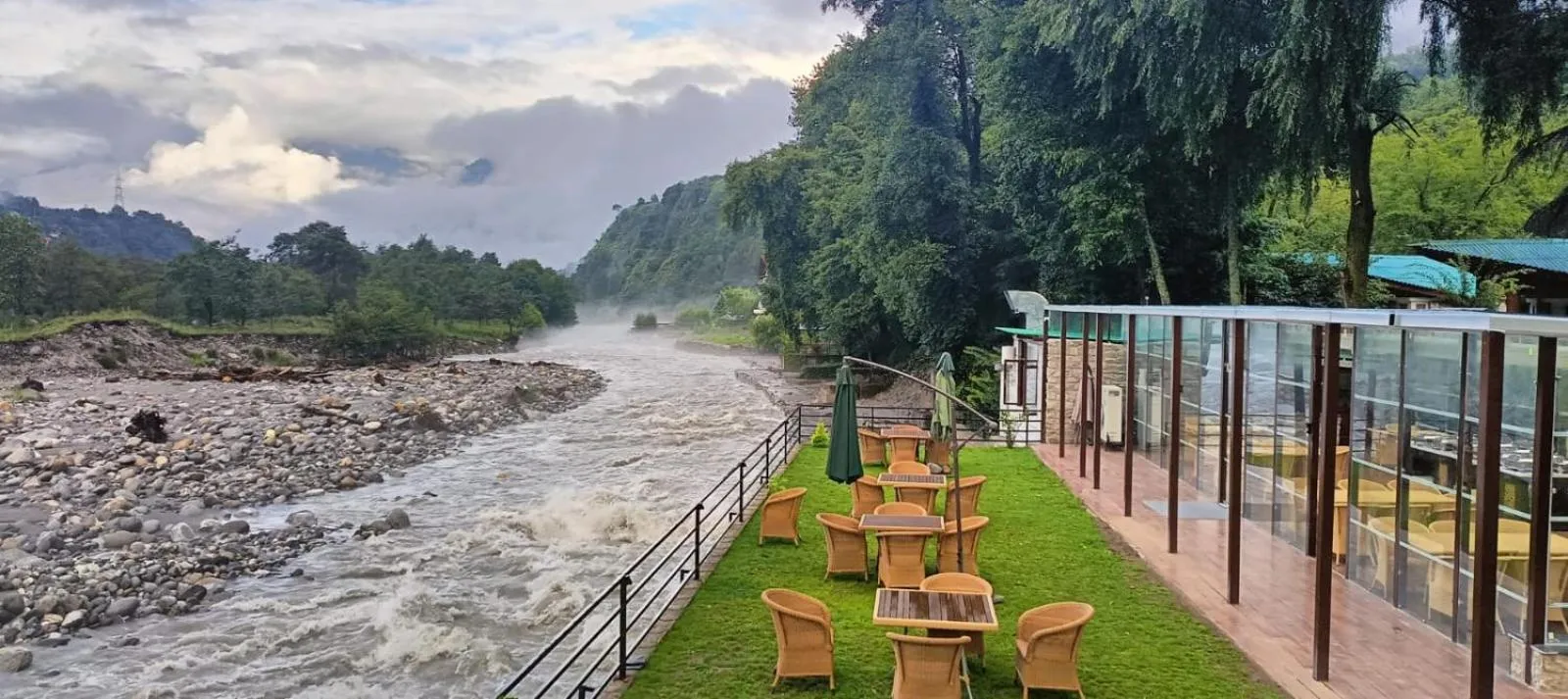 Restaurant/places to eat in Span Resort and Spa, Manali