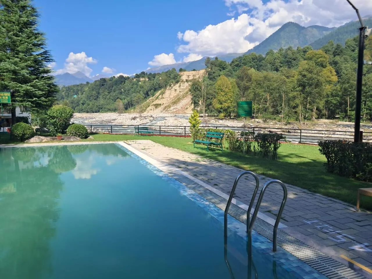 Swimming pool in Span Resort and Spa, Manali