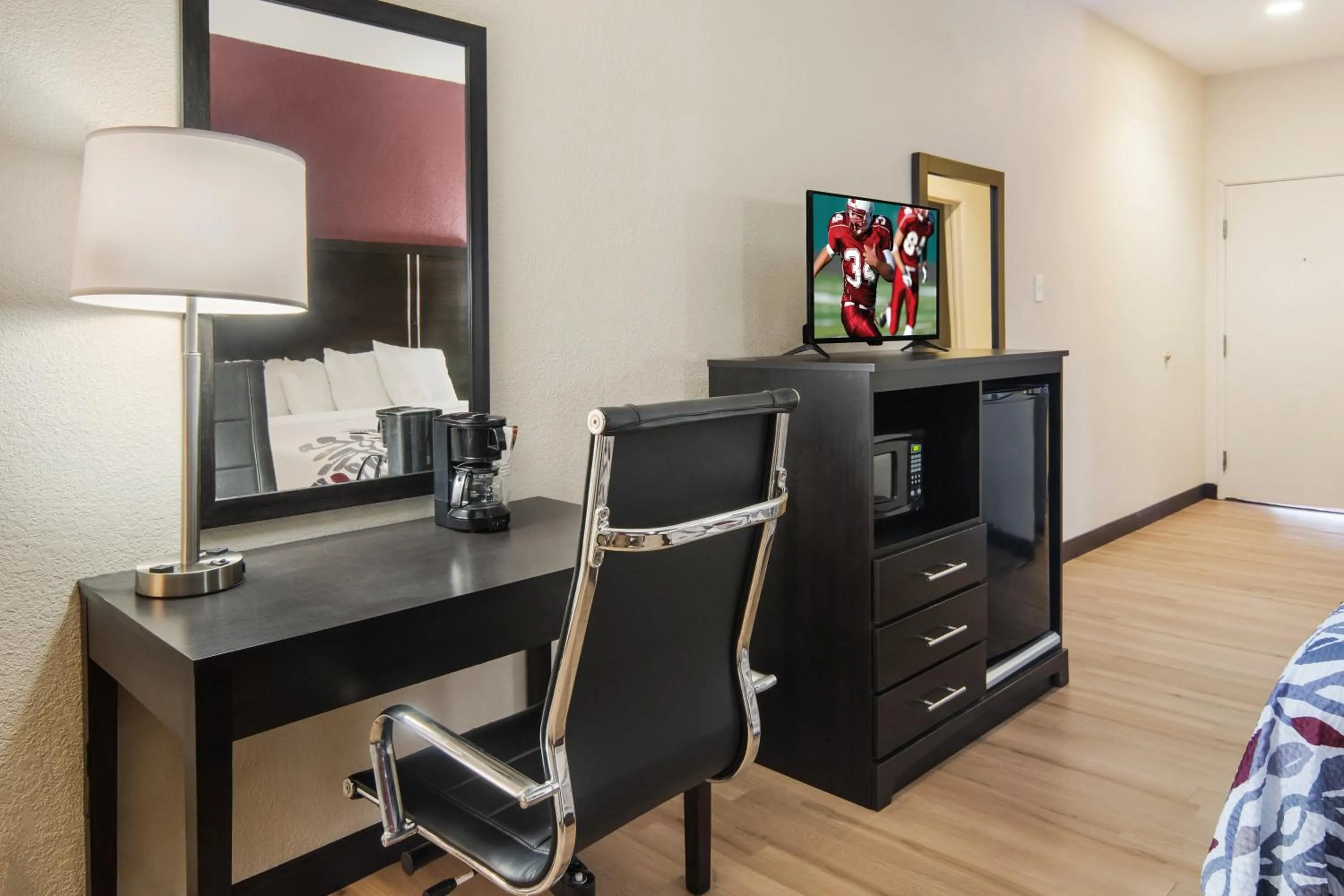 Photo of the whole room in Red Roof Inn Fort Worth - Saginaw