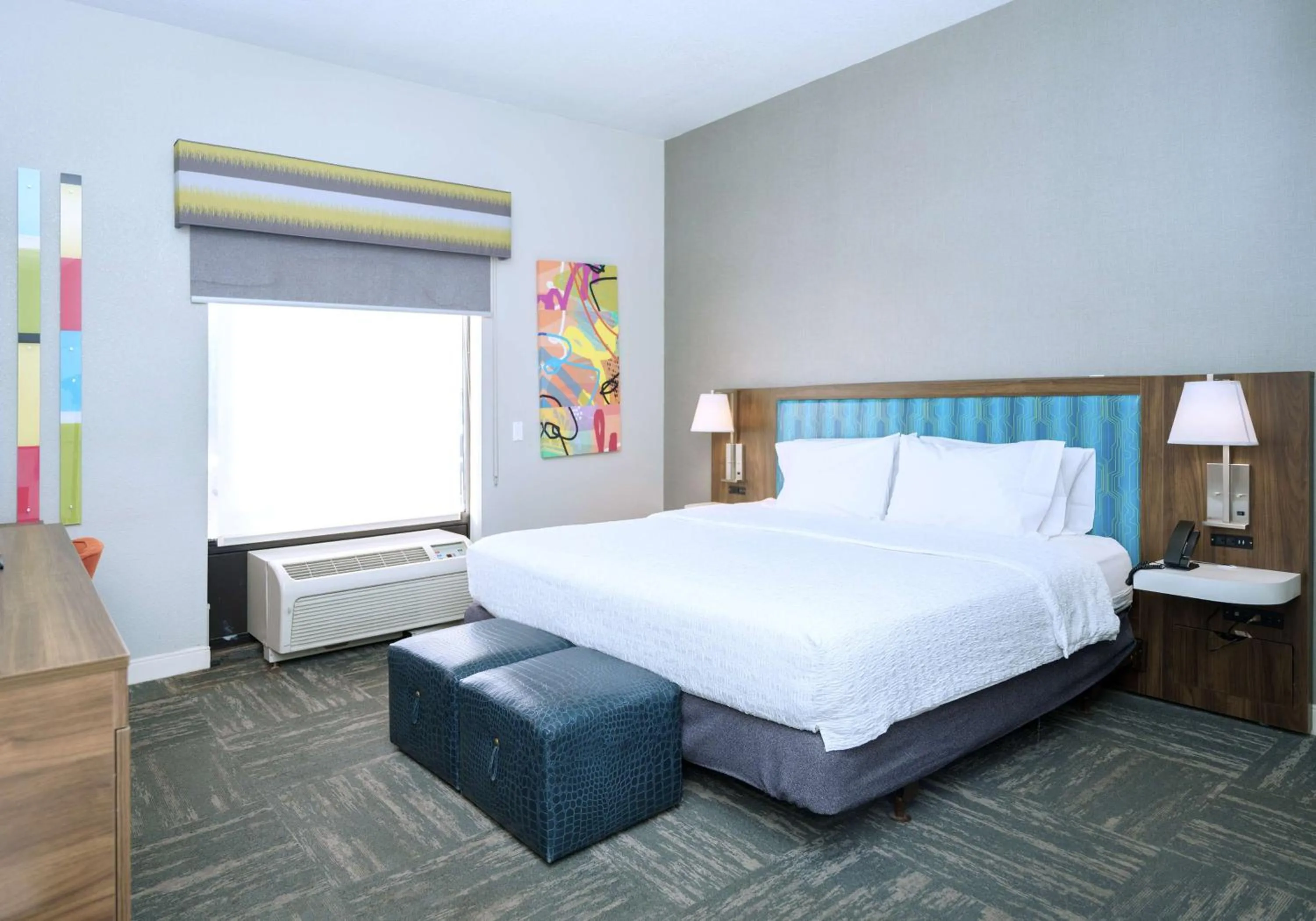 Bed in Hampton Inn Hays-North of I-70