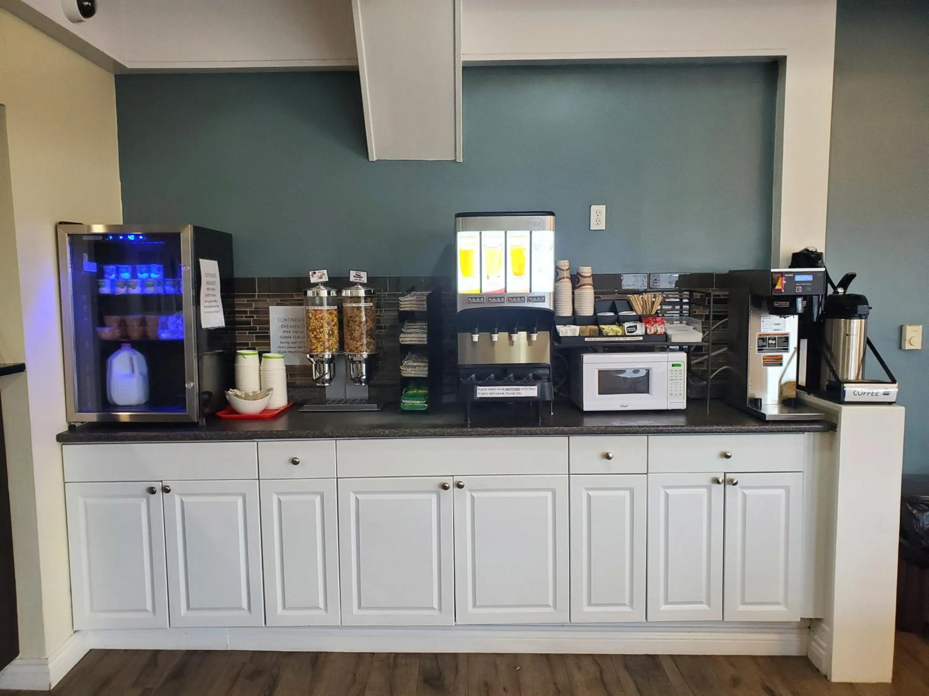 Breakfast in Super 8 by Wyndham Duncan