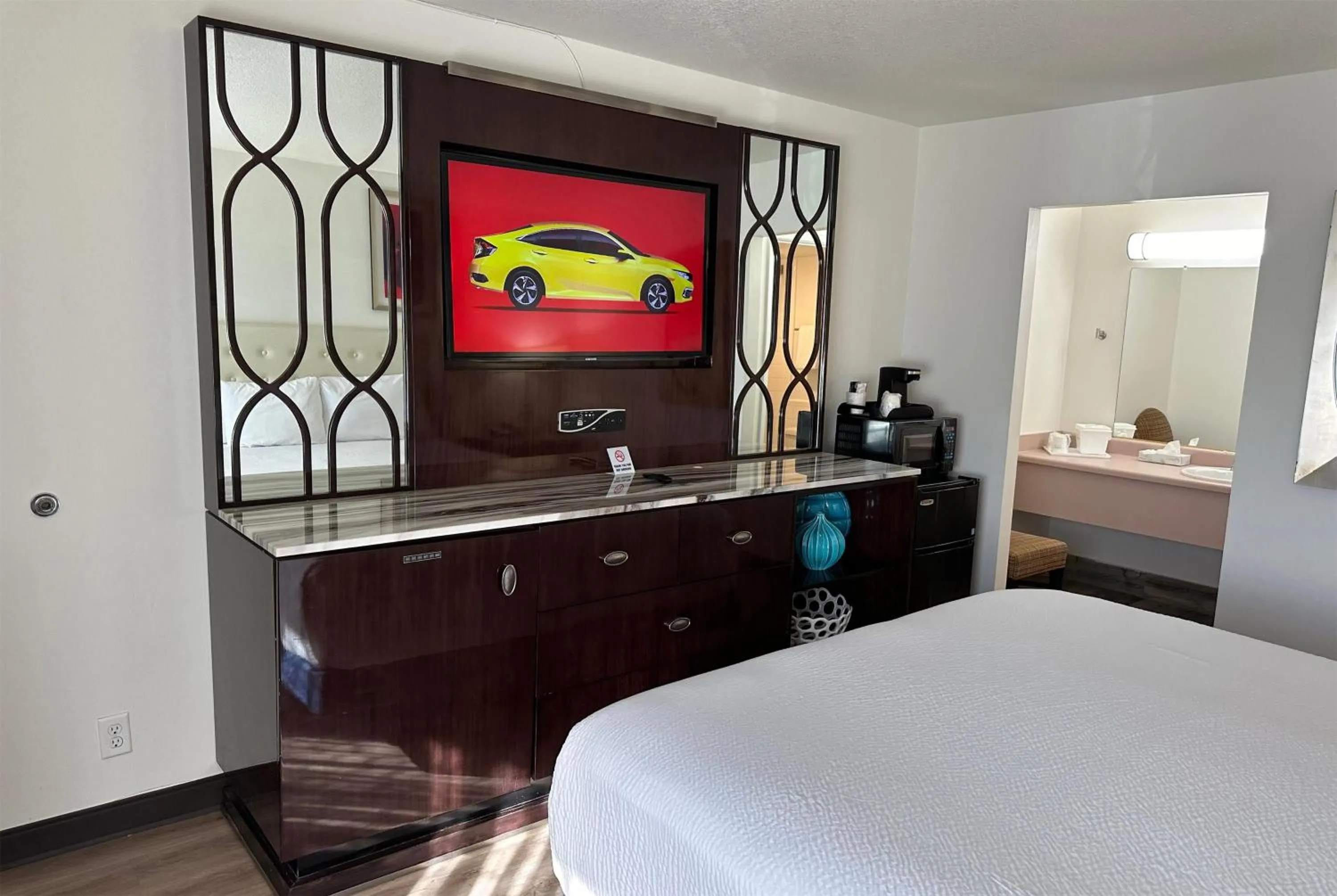 Photo of the whole room, Bed in Ramada by Wyndham Yuma