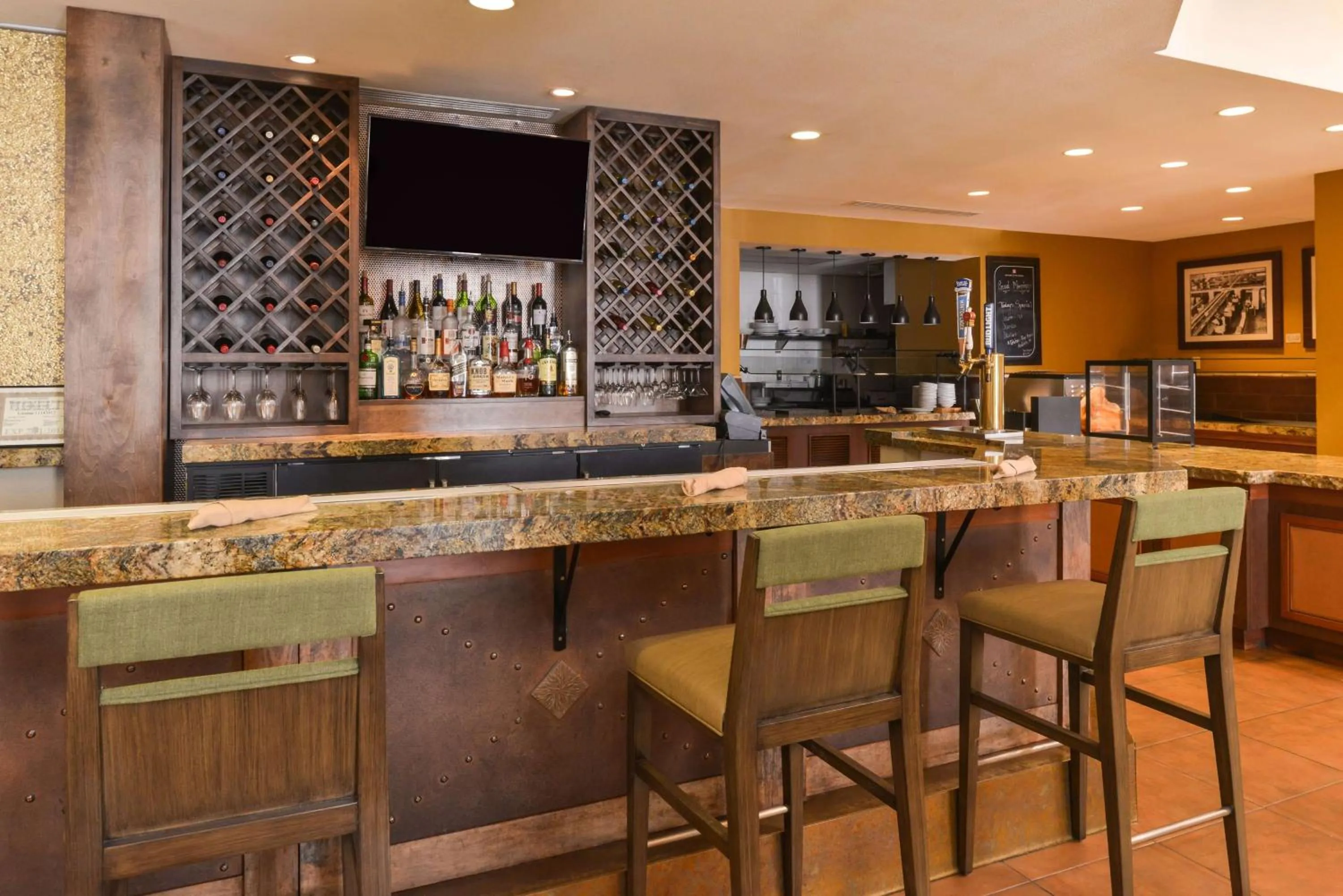 Lounge or bar in Hilton Garden Inn Yuma Pivot Point