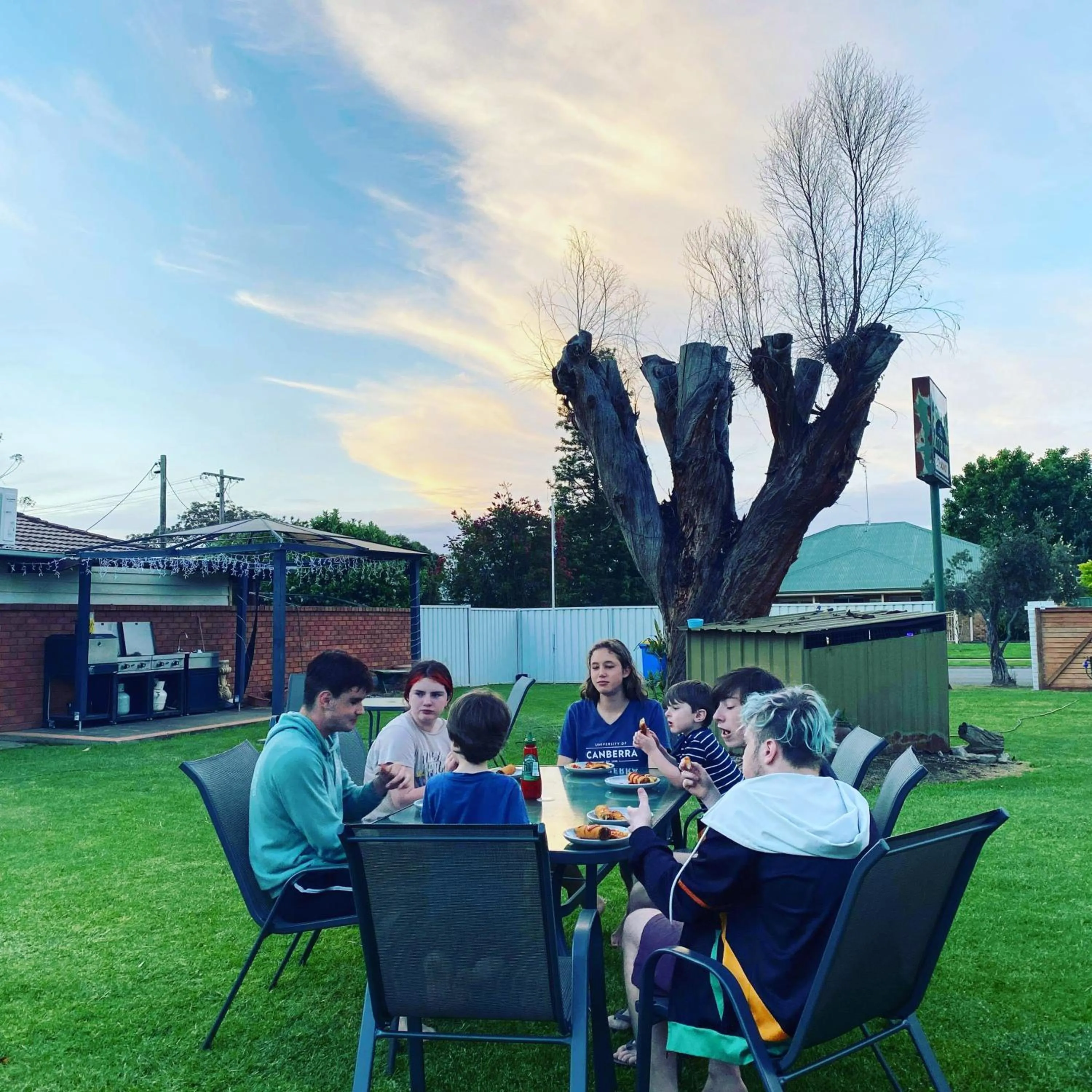 BBQ facilities in Berrigan Motel