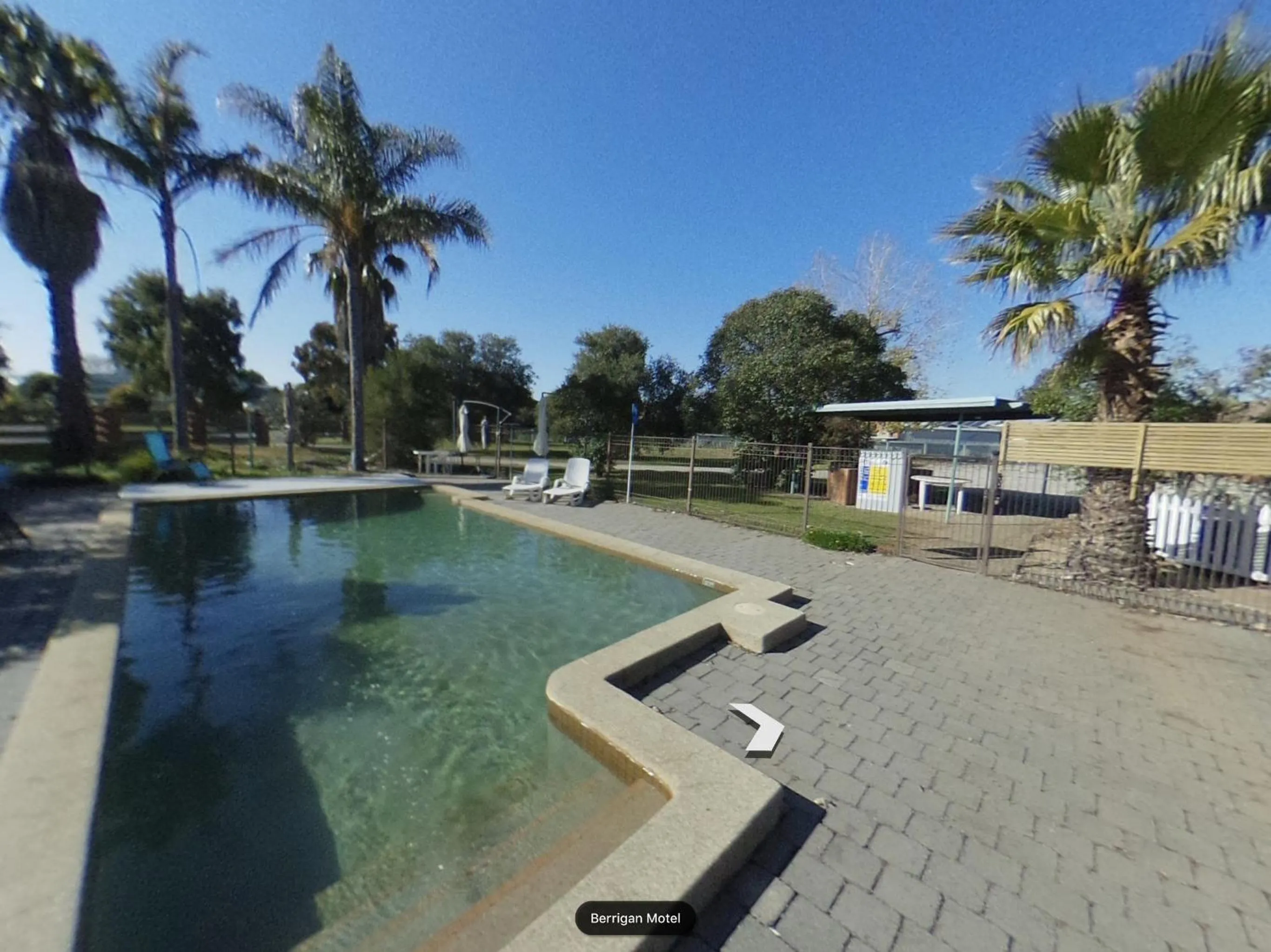 Swimming pool in Berrigan Motel