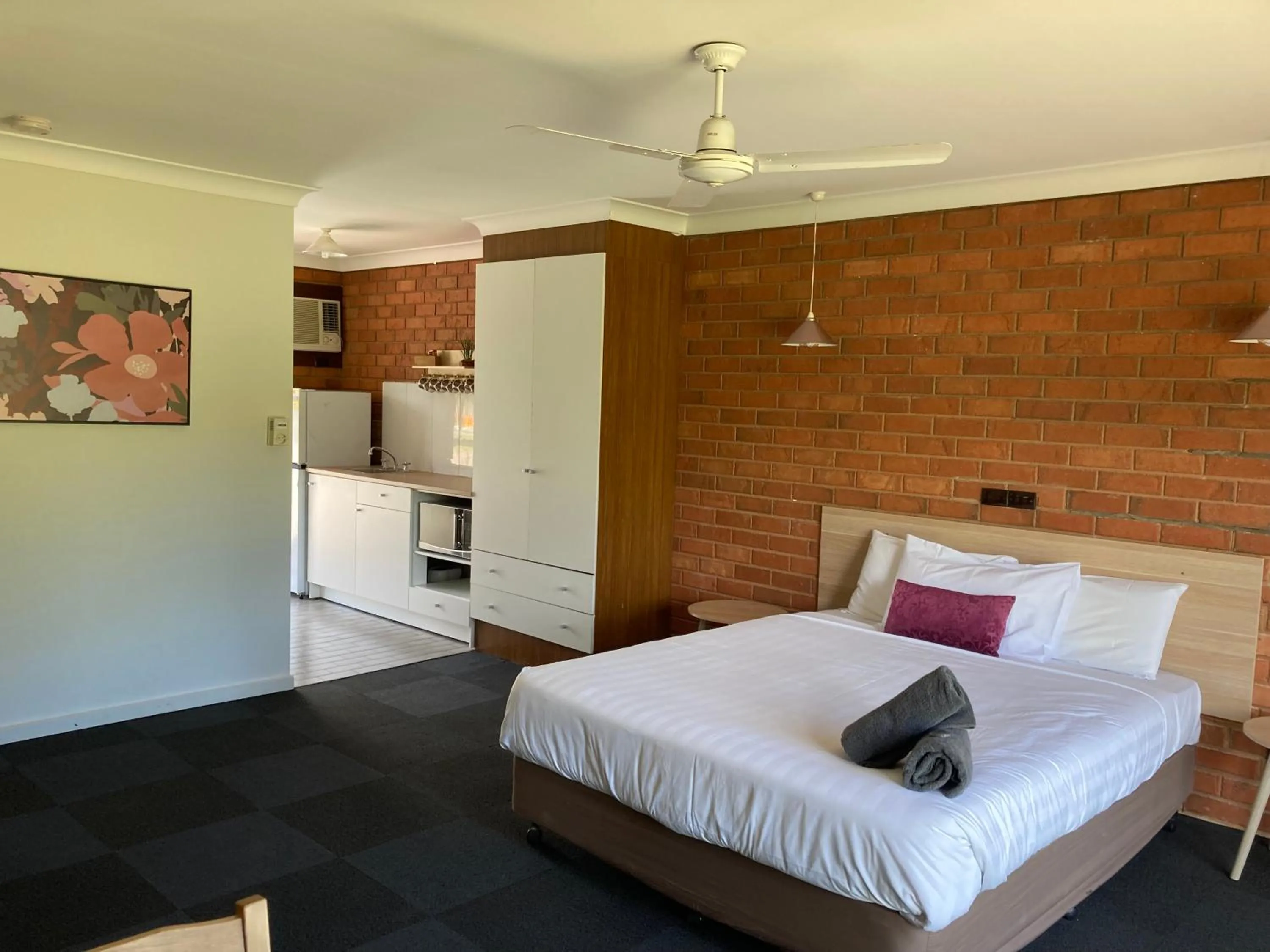 Bed in Berrigan Motel