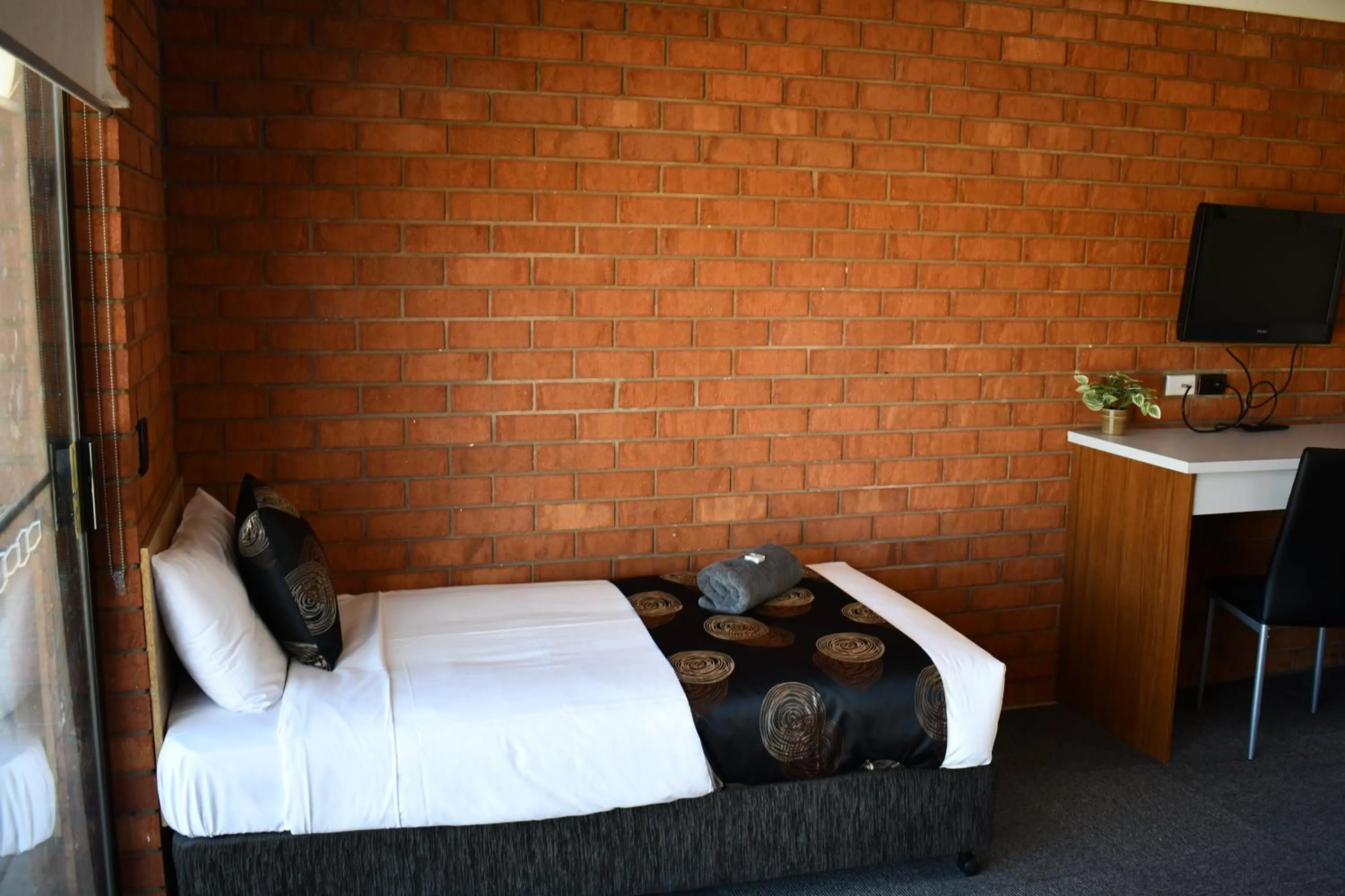 Bed in Berrigan Motel