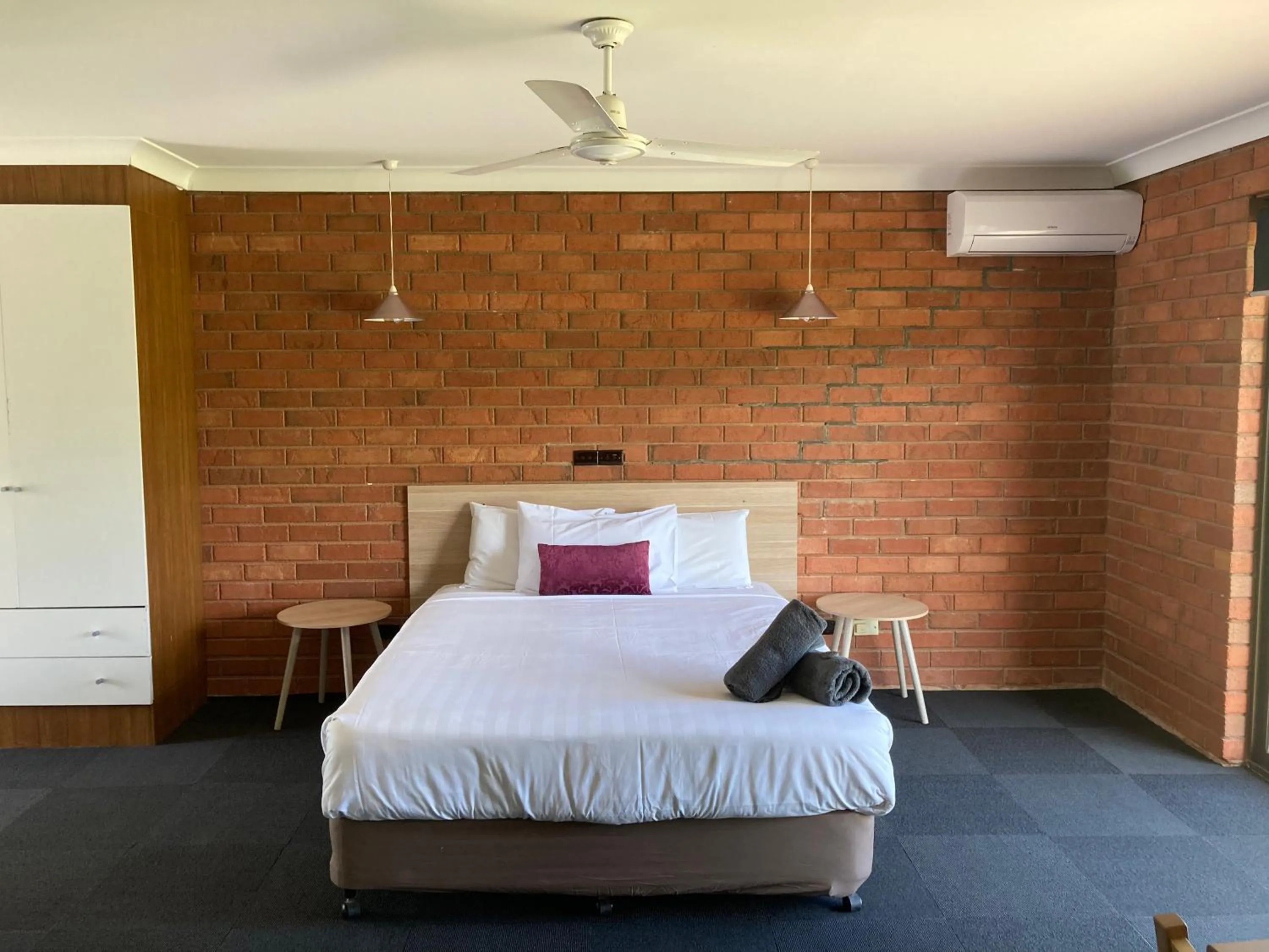 Bed in Berrigan Motel