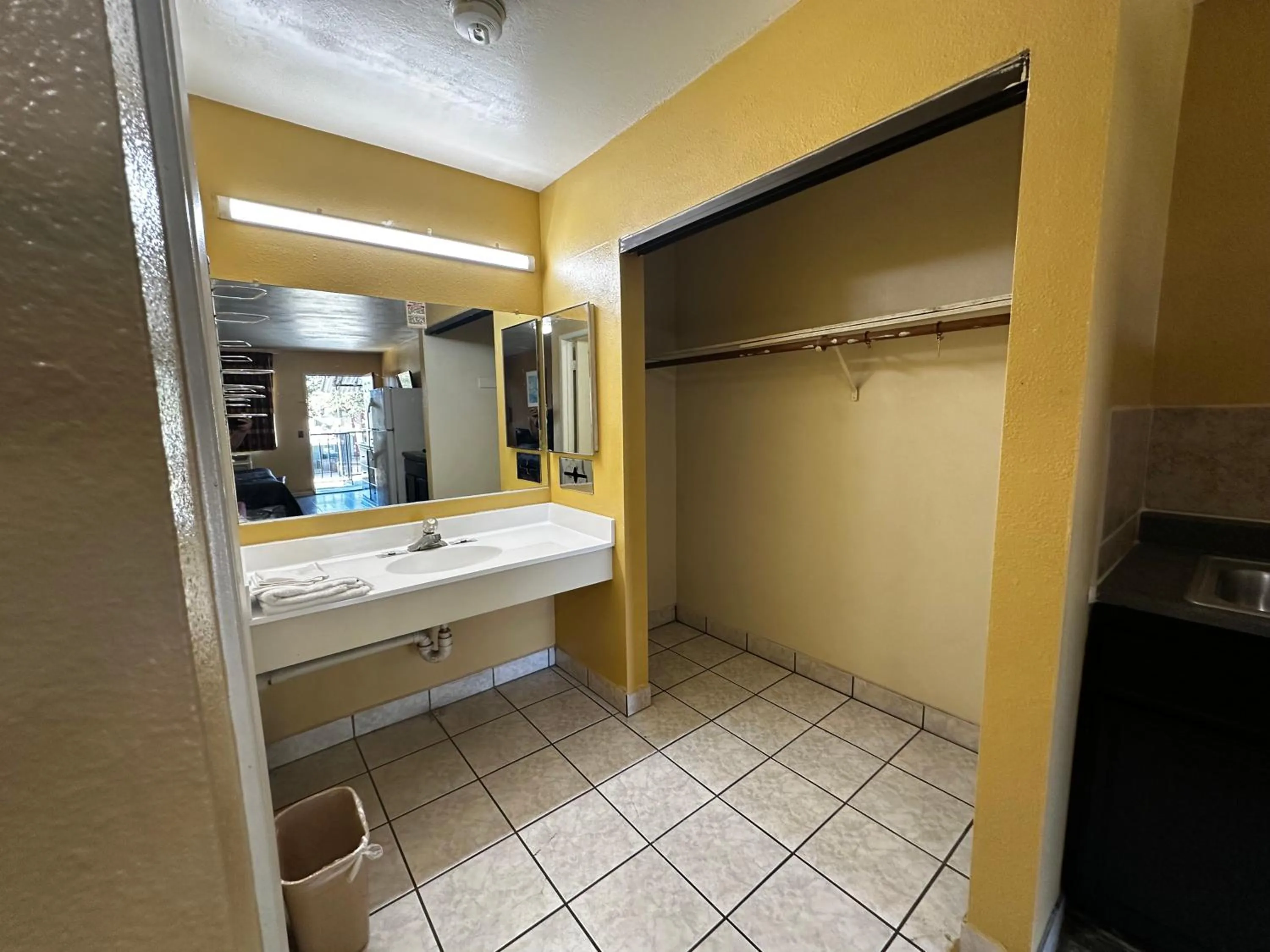 Bathroom in Sunpark Inn & Suites