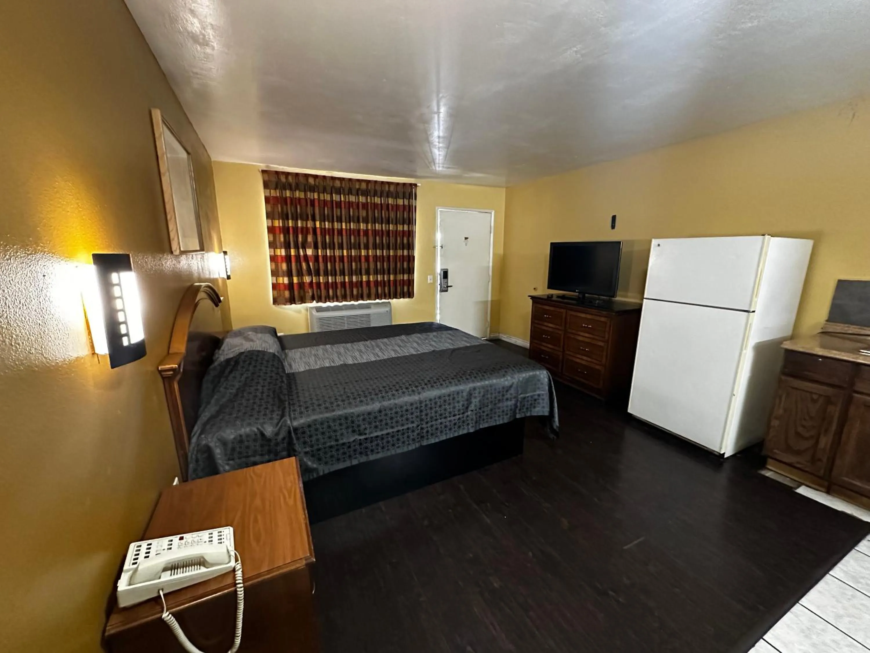 Photo of the whole room, Bed in Sunpark Inn & Suites