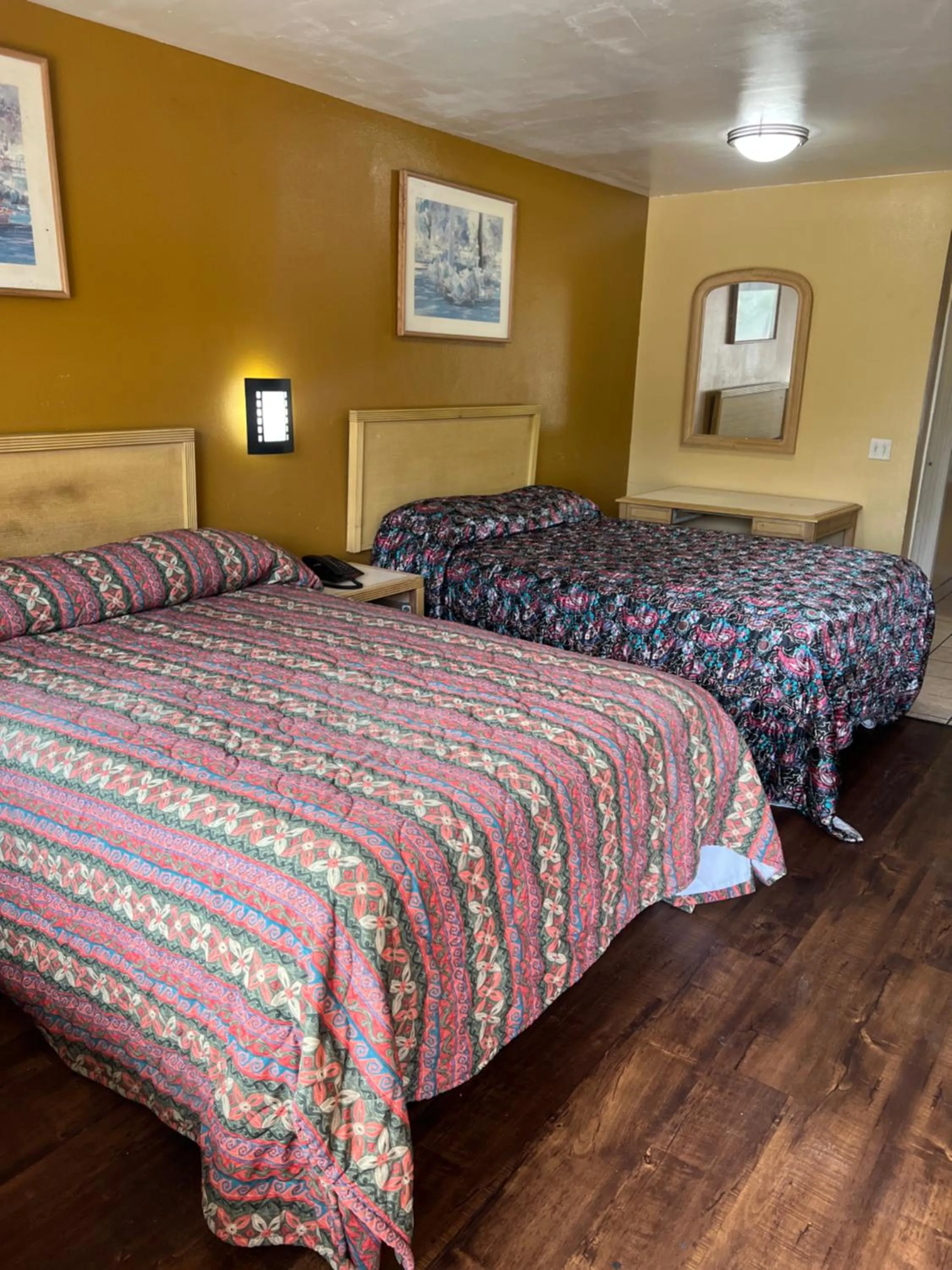 Bed in Sunpark Inn & Suites