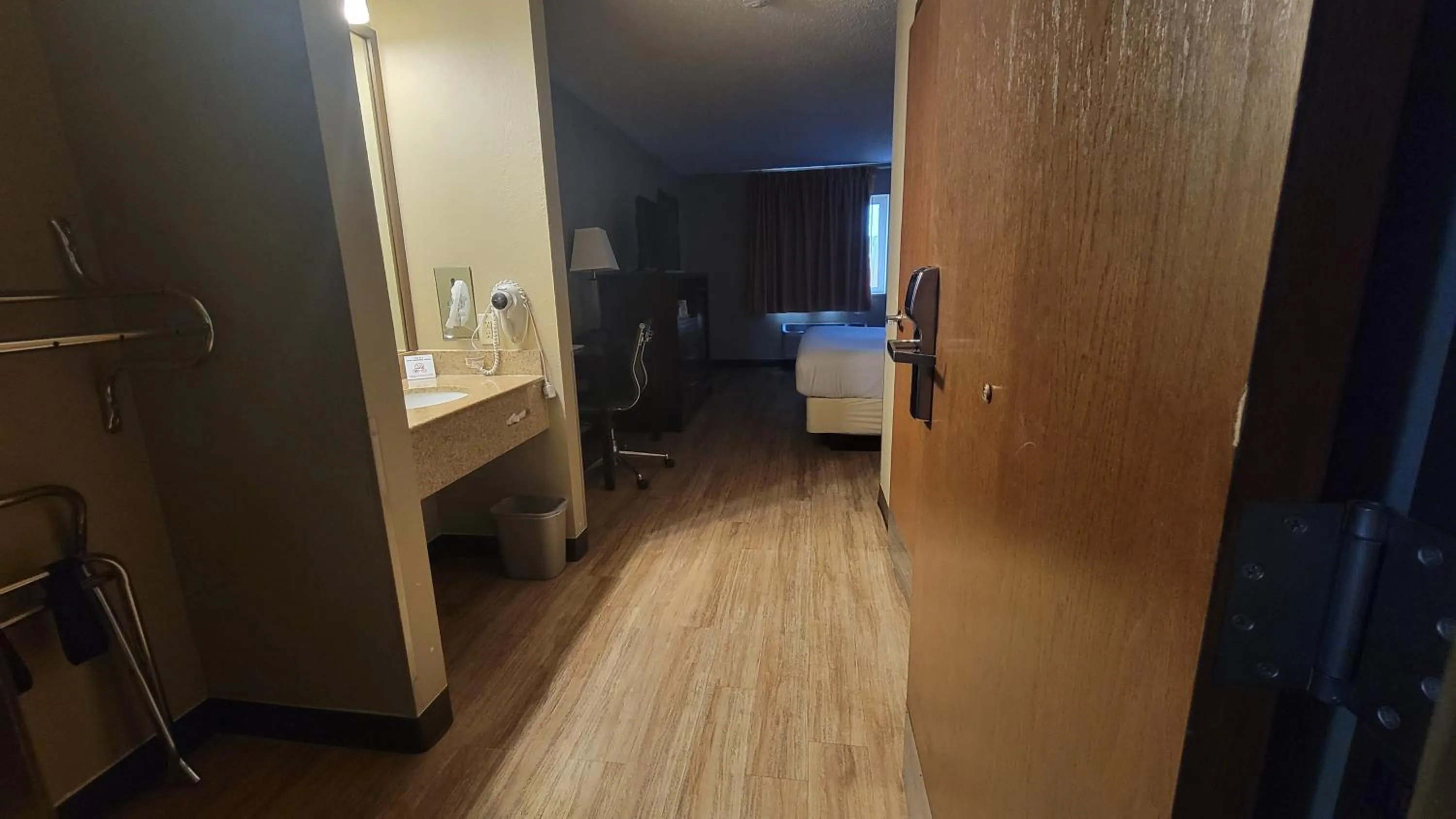 Bedroom, Bed in Days Inn by Wyndham Sheridan