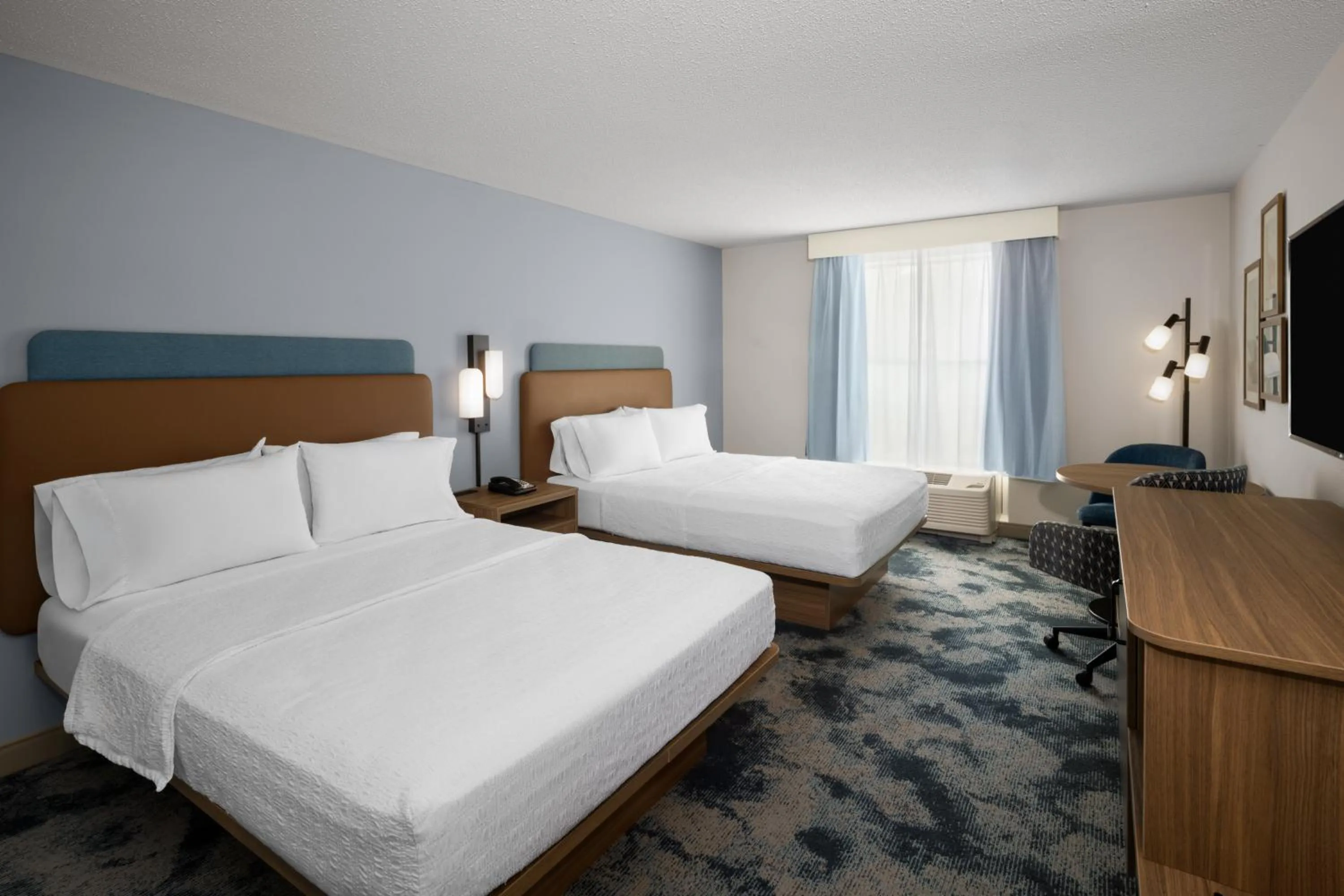 Guests, Bed in Hampton Inn Murrells Inlet/Myrtle Beach Area