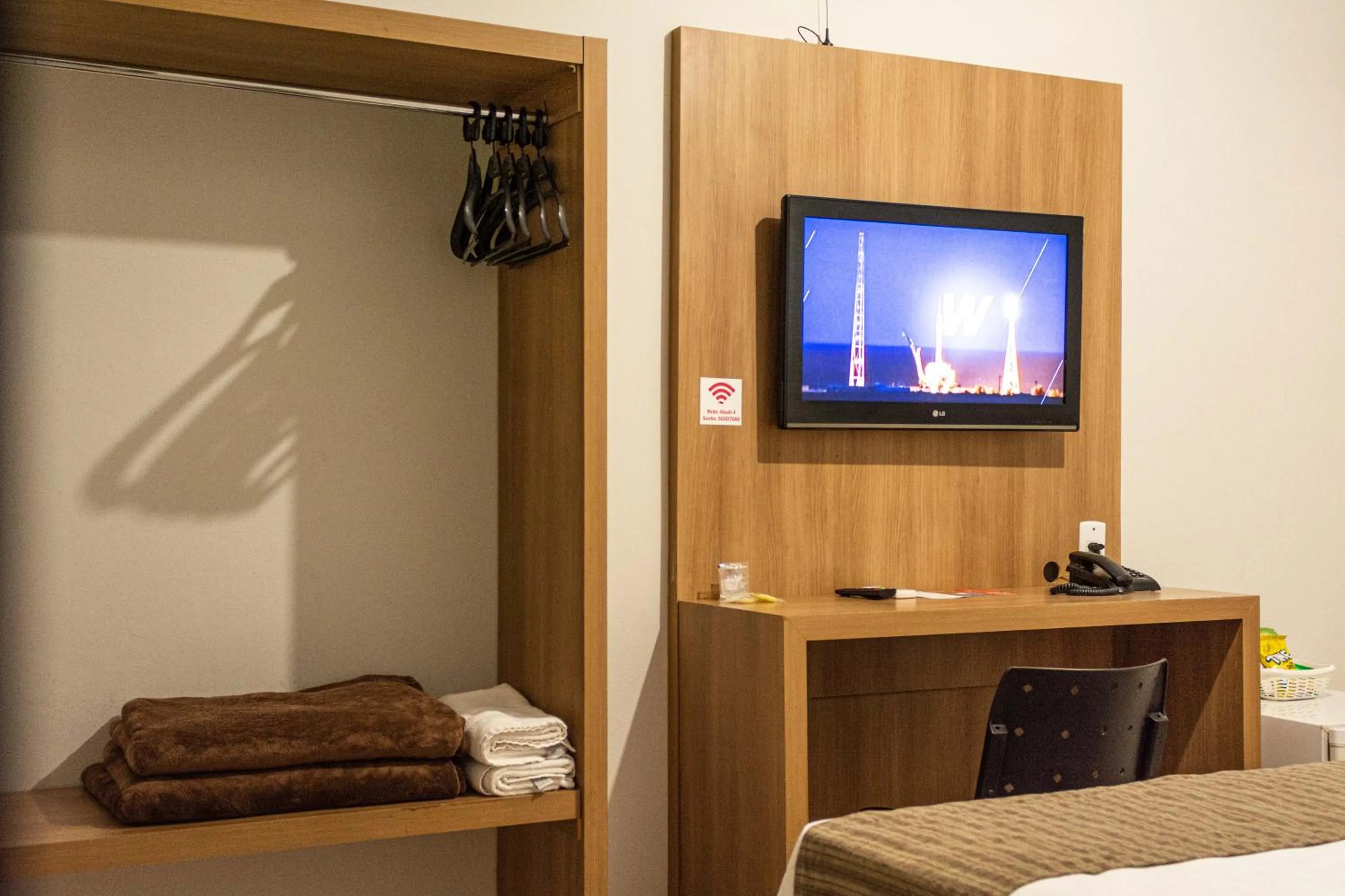 Bedroom, Bed in Abudi Hotel