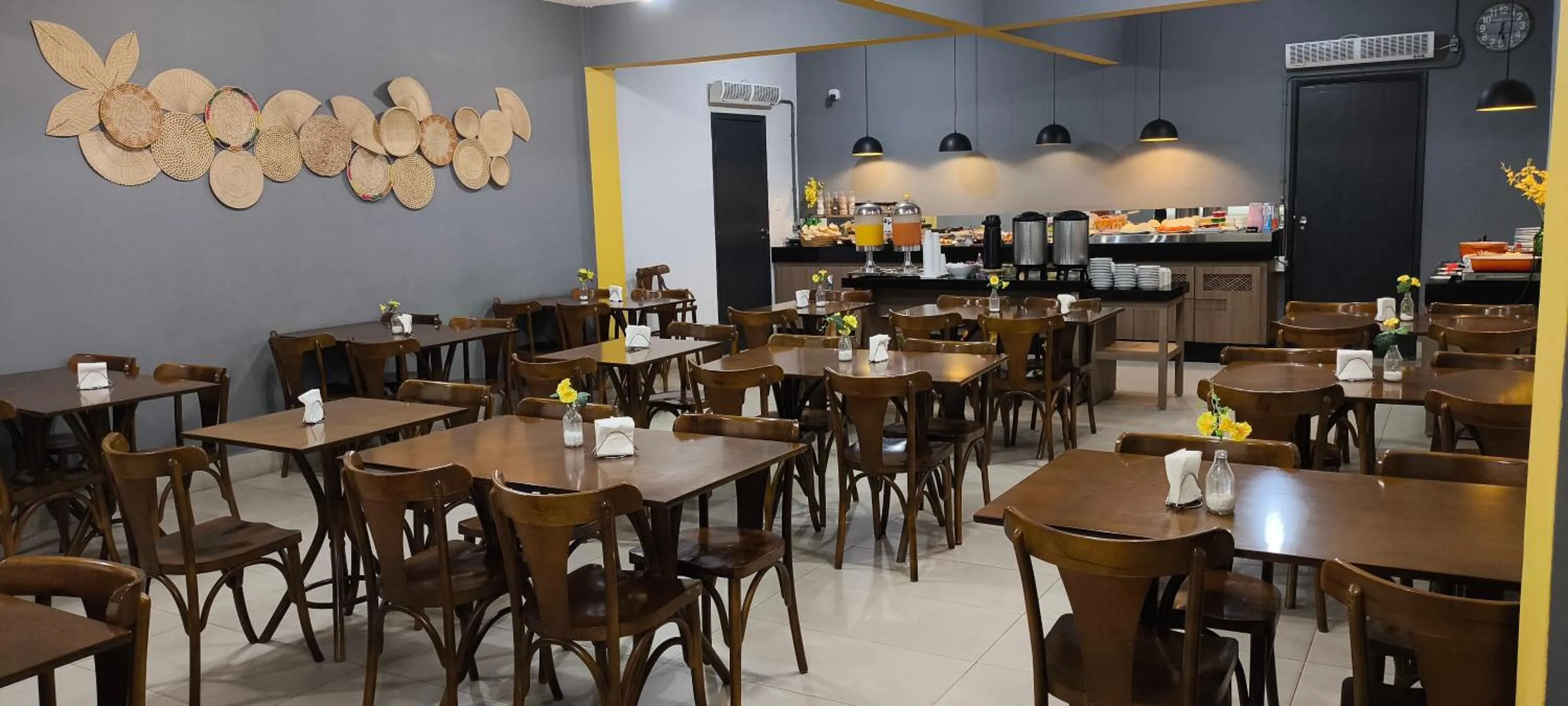 Restaurant/places to eat in Abudi Hotel