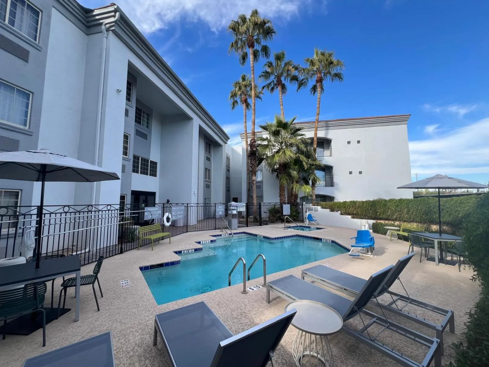 Swimming pool in Spark by Hilton Phoenix-Glendale-Peoria