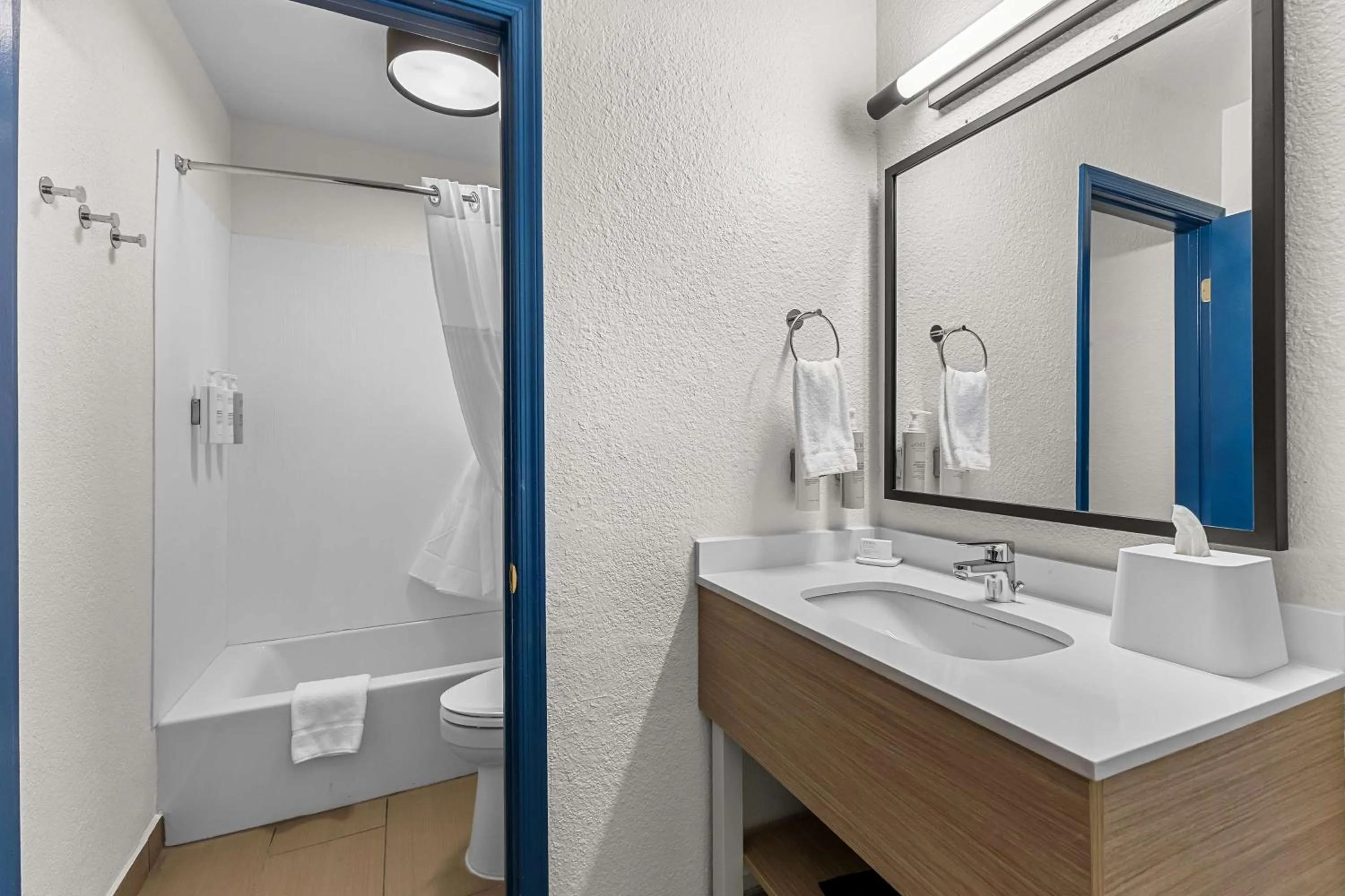 Bathroom in Comfort Inn & Suites North Glendale and Peoria