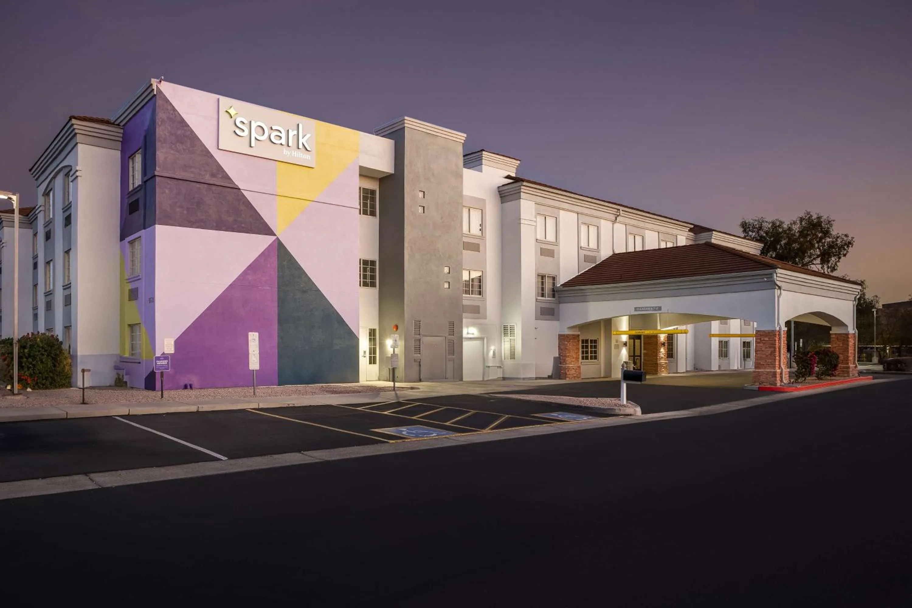 Property building in Comfort Inn & Suites North Glendale and Peoria