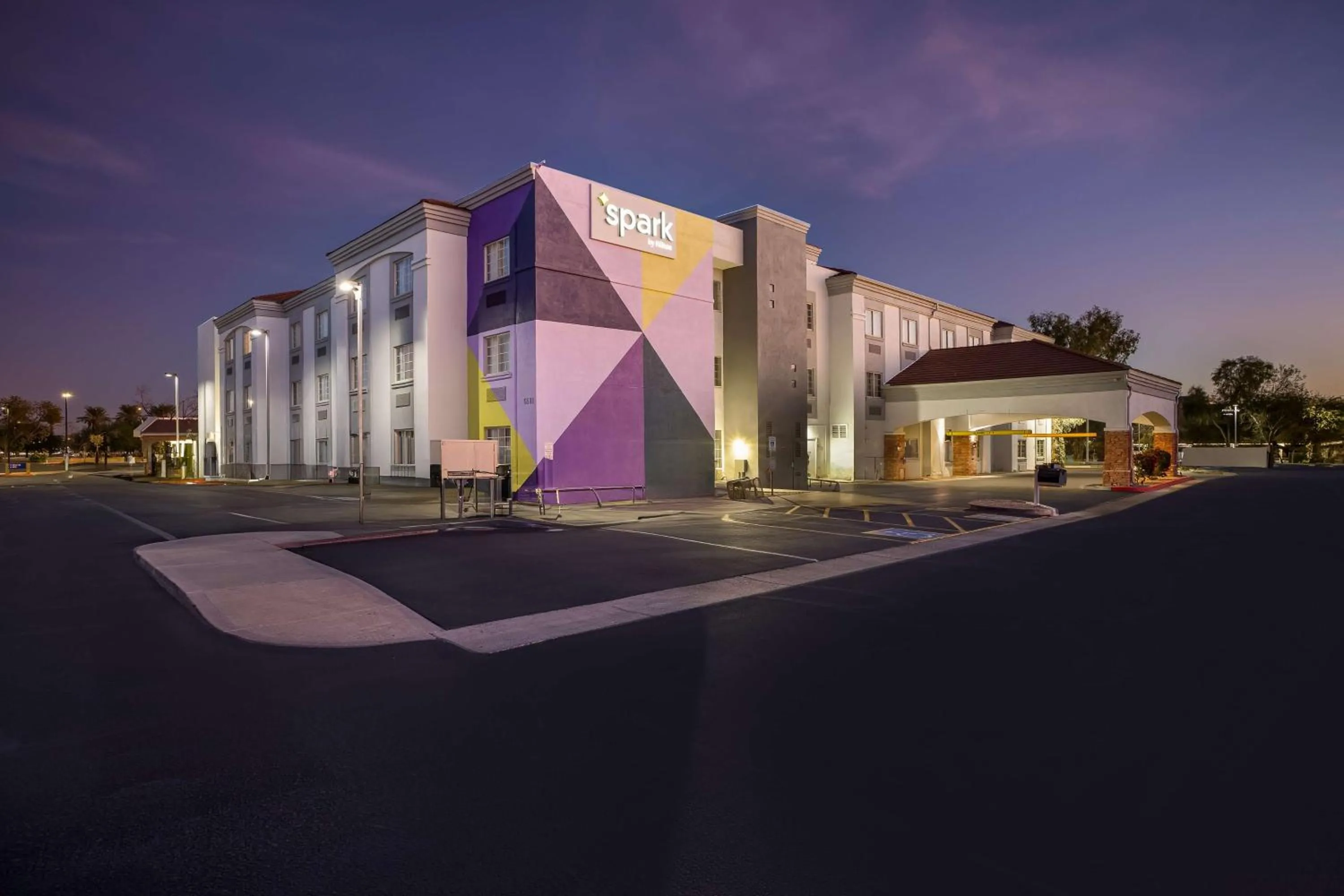 Property building in Spark by Hilton Phoenix-Glendale-Peoria