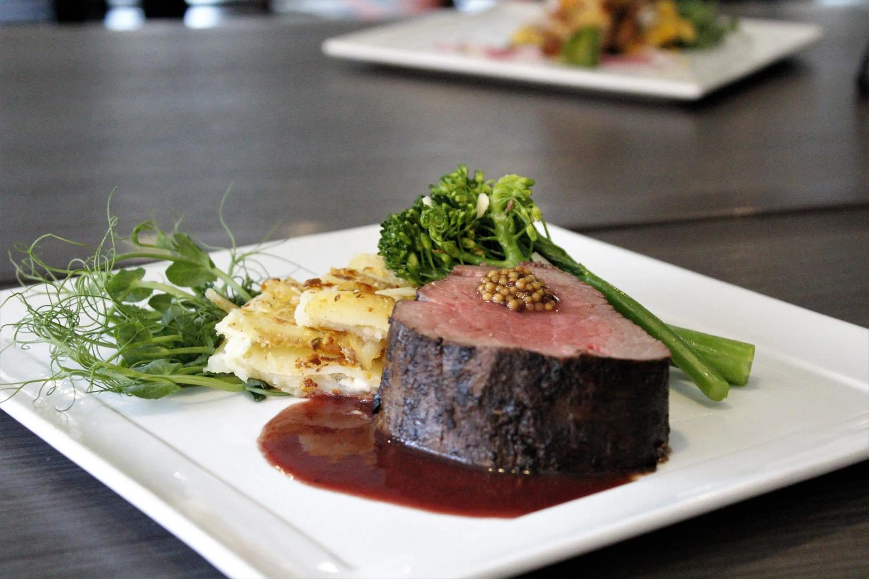 Dining area in Hilton Garden Inn South Bend