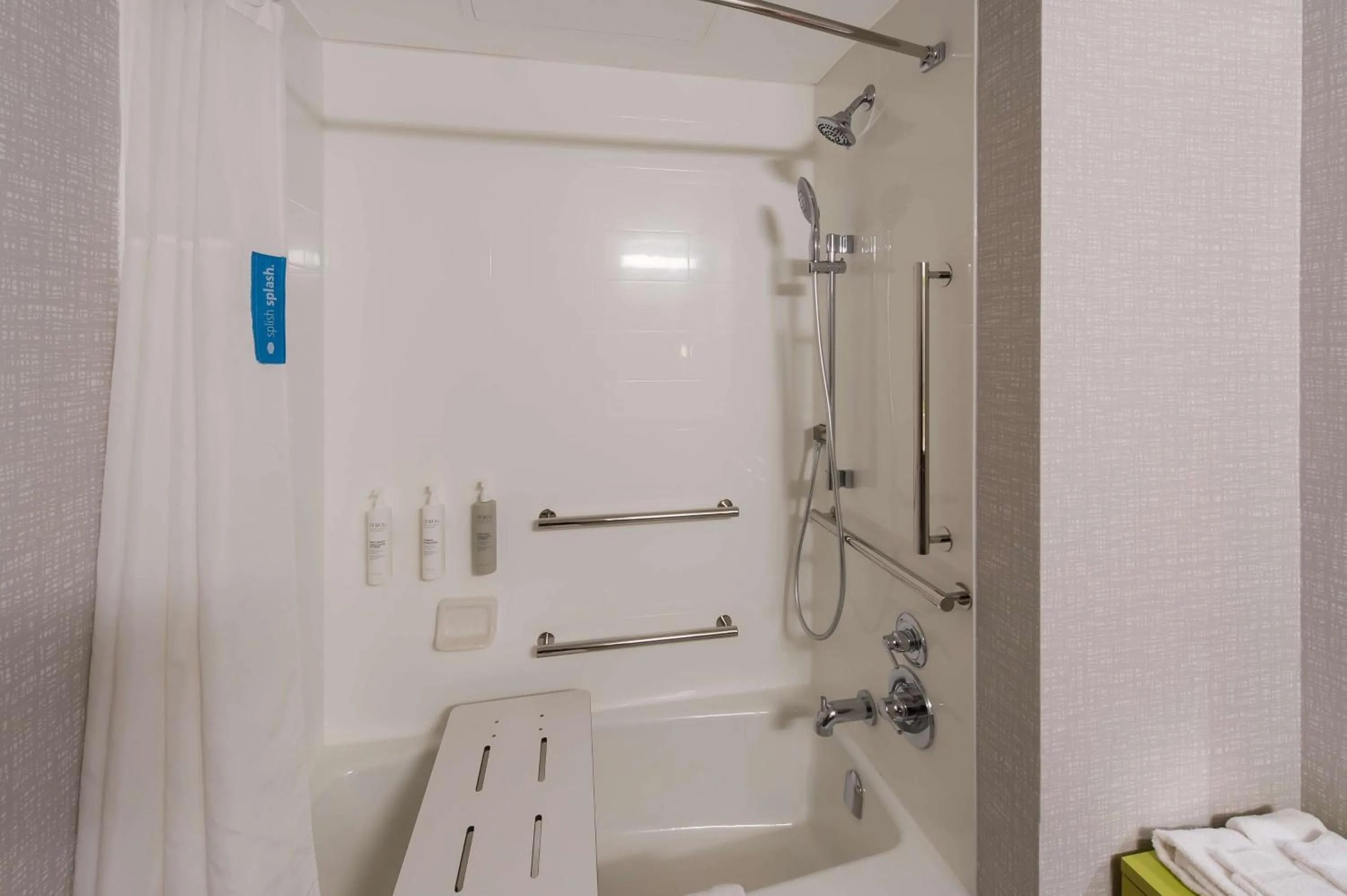 Bathroom in Hampton Inn Nanuet