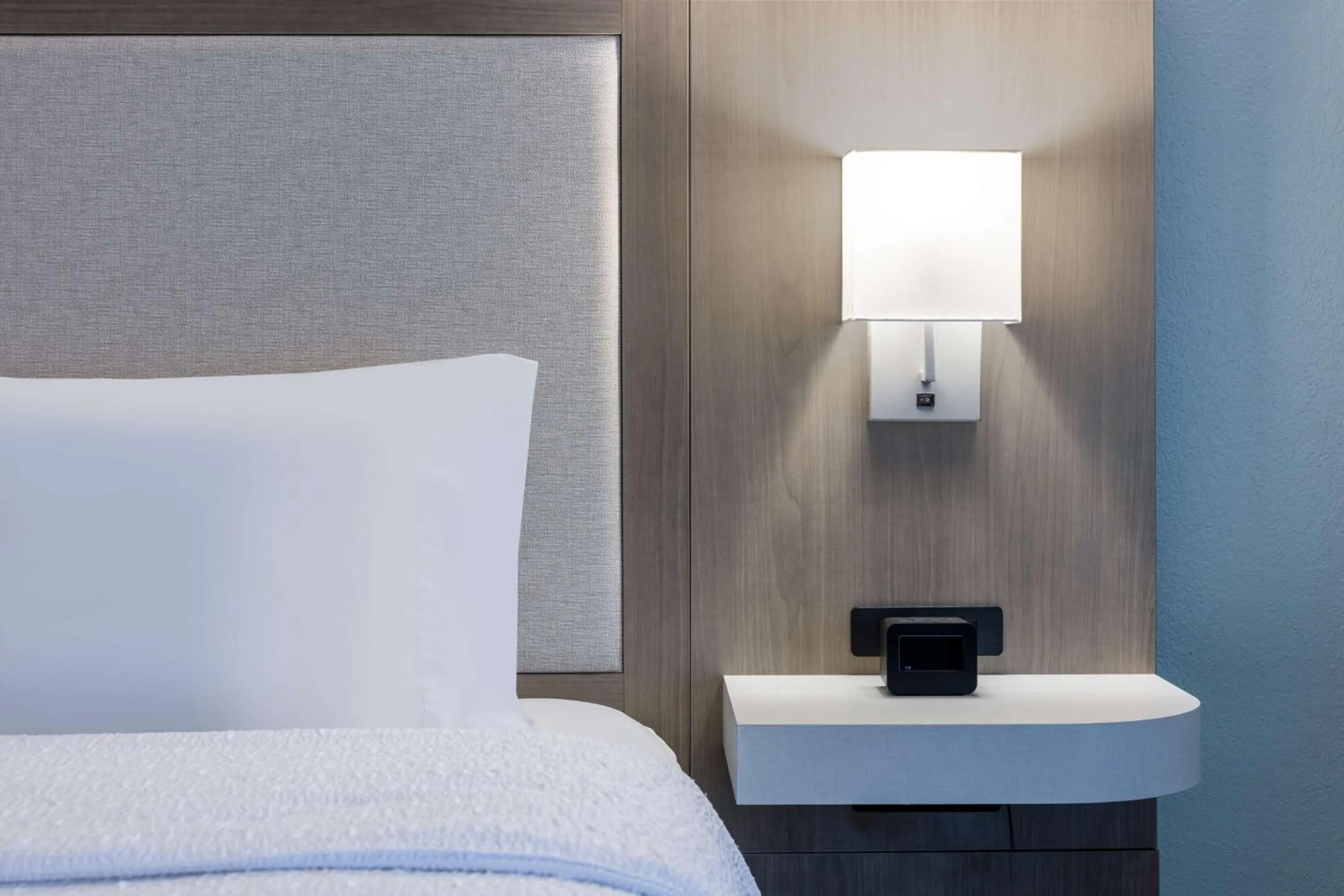 Bed in Hampton Inn & Suites Venice Bayside South Sarasota